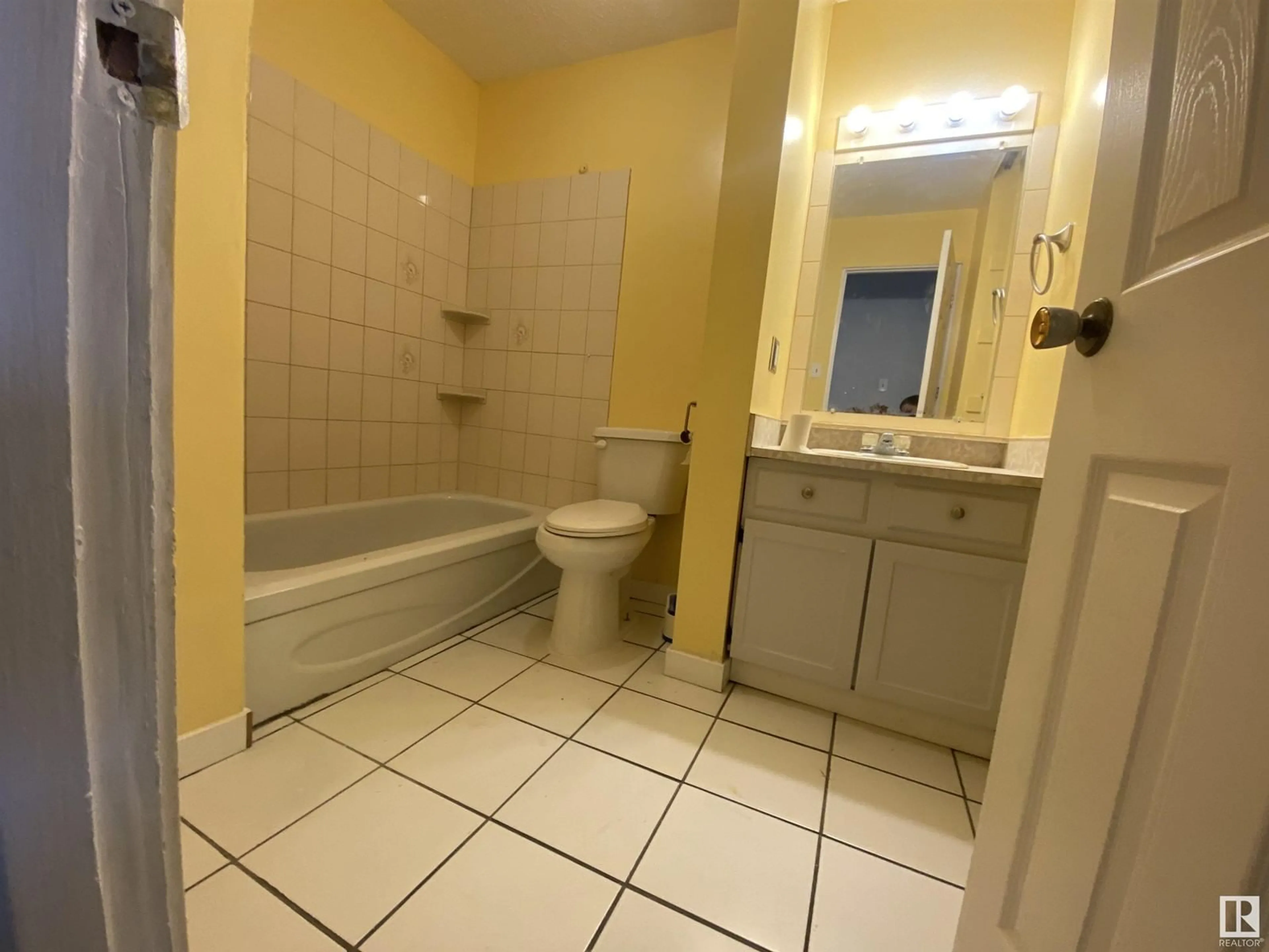 A pic of a room for 5814 49 ST, Tofield Alberta T0B4J0