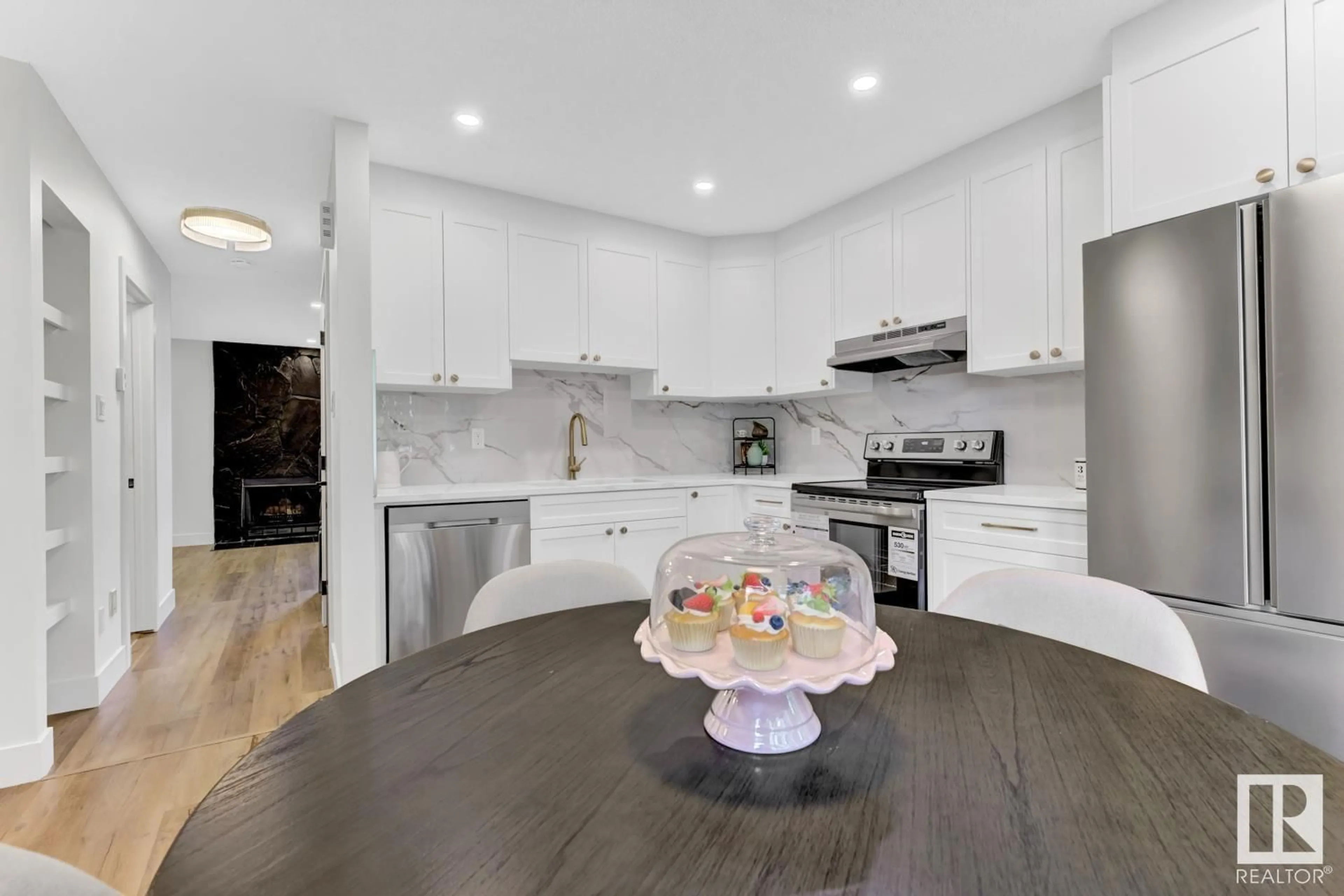 Open concept kitchen, unknown for 6109 38 AV, Edmonton Alberta T6L3Z5