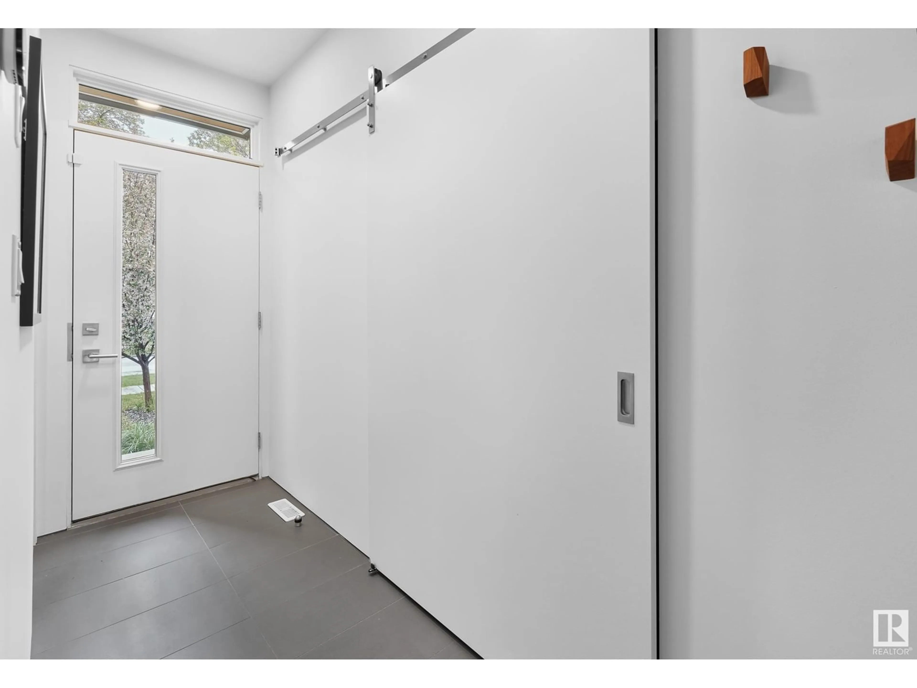 Indoor entryway for 10623 130 ST NW, Edmonton Alberta T5N1Y1