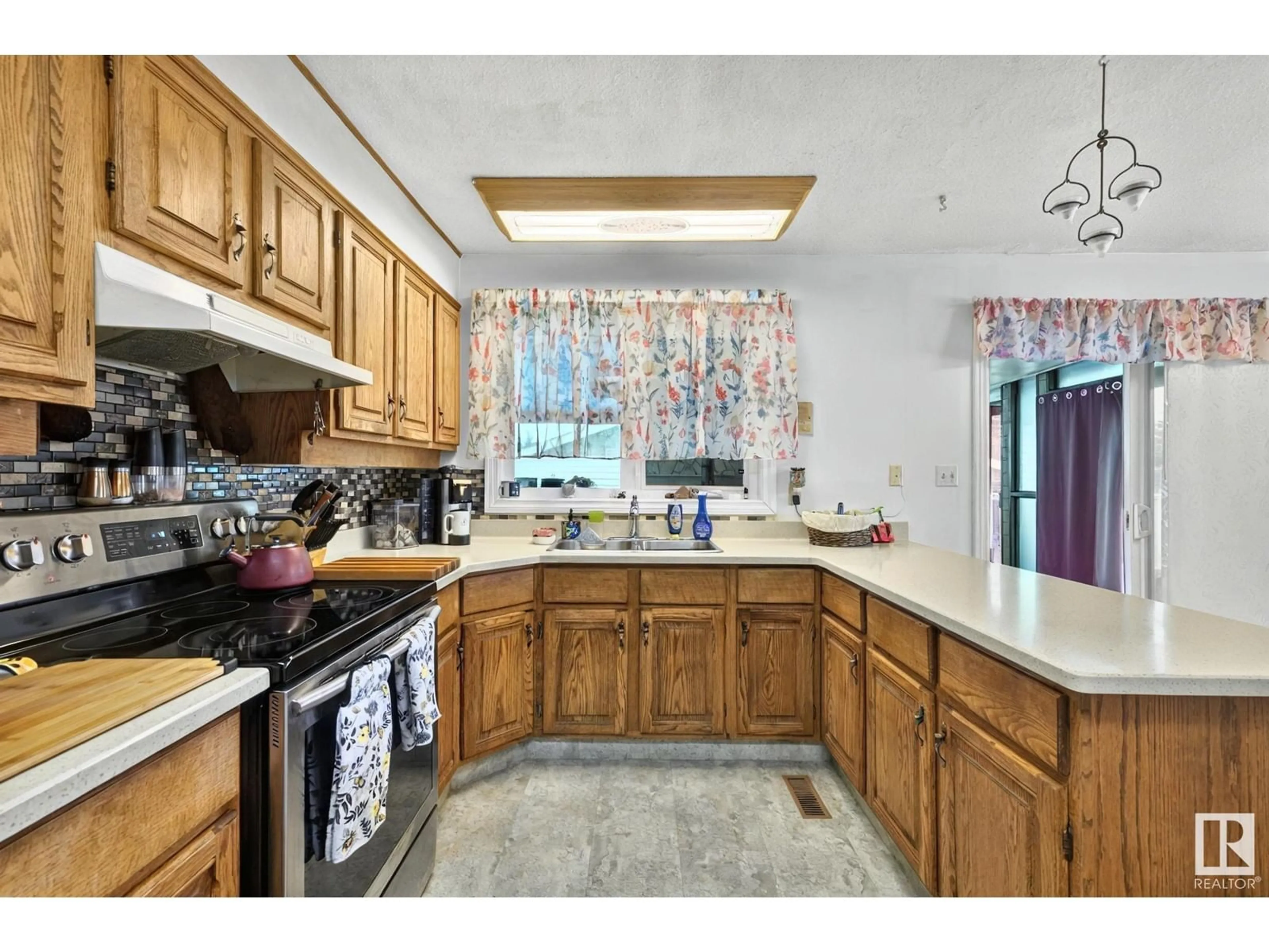 Standard kitchen, ceramic/tile floor for 10420 32 AV, Edmonton Alberta T6J4E8