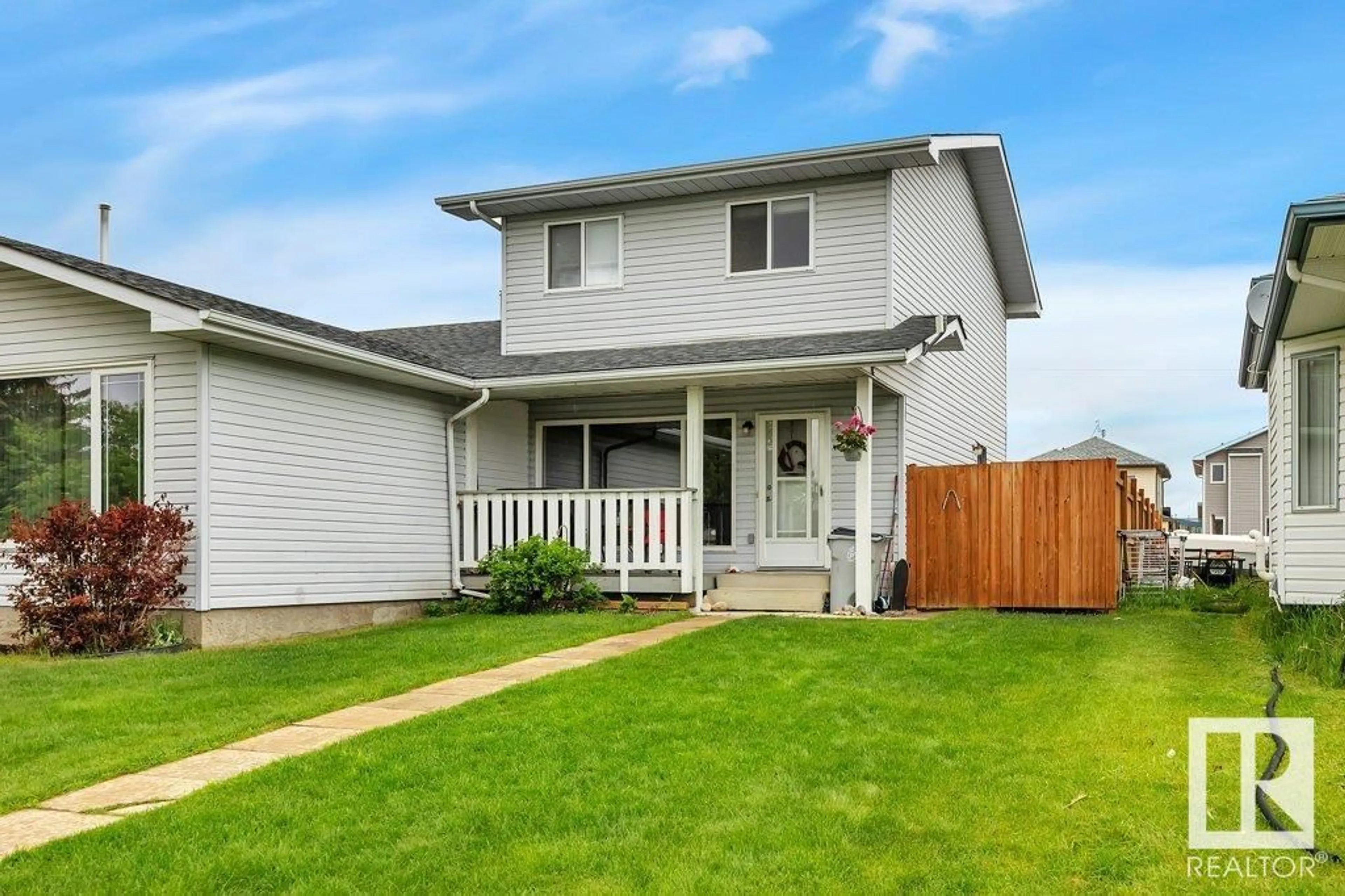 Home with vinyl exterior material, street for 5012 52 AV, Calmar Alberta T0C0V0