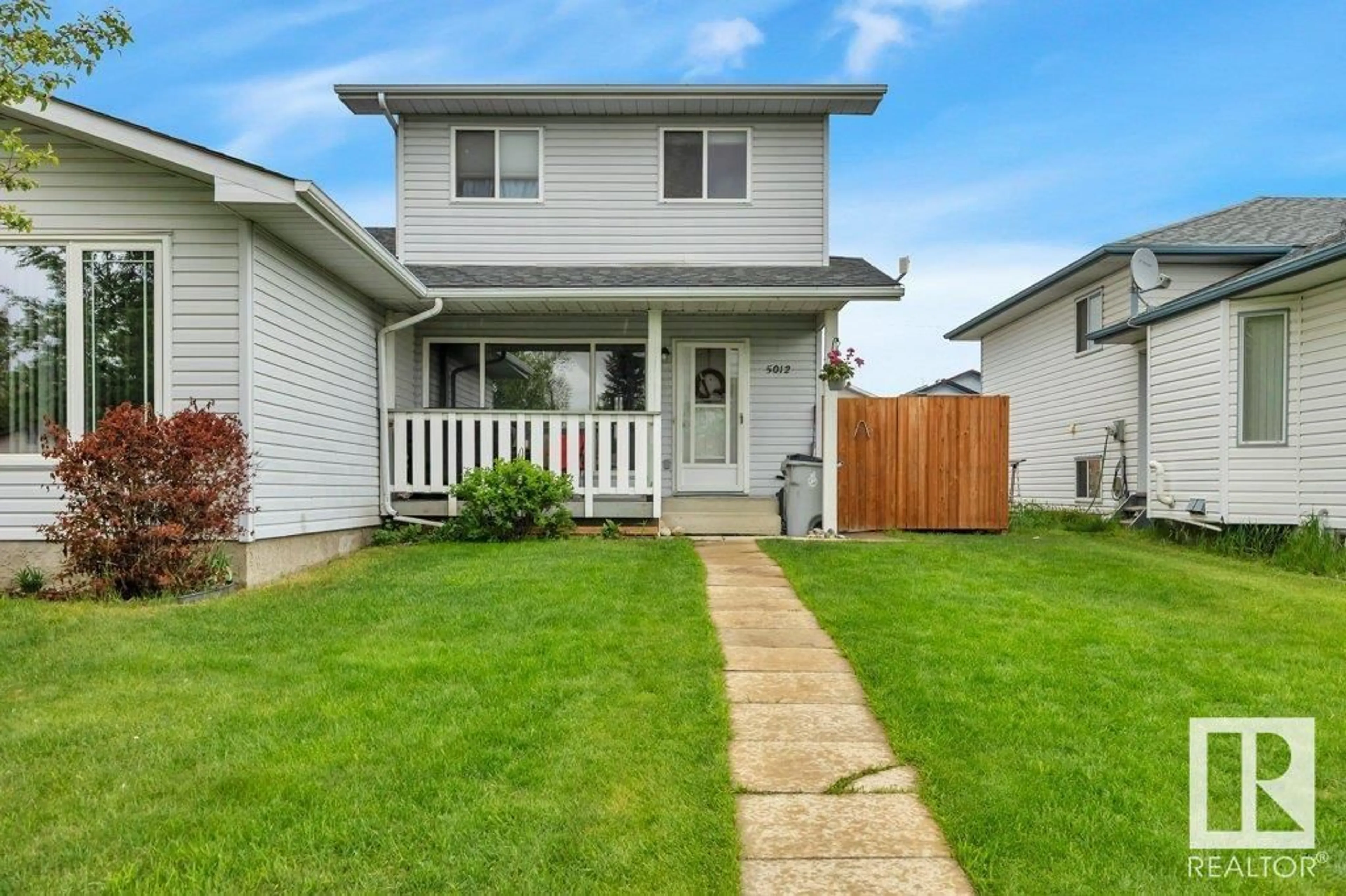 Home with vinyl exterior material, street for 5012 52 AV, Calmar Alberta T0C0V0