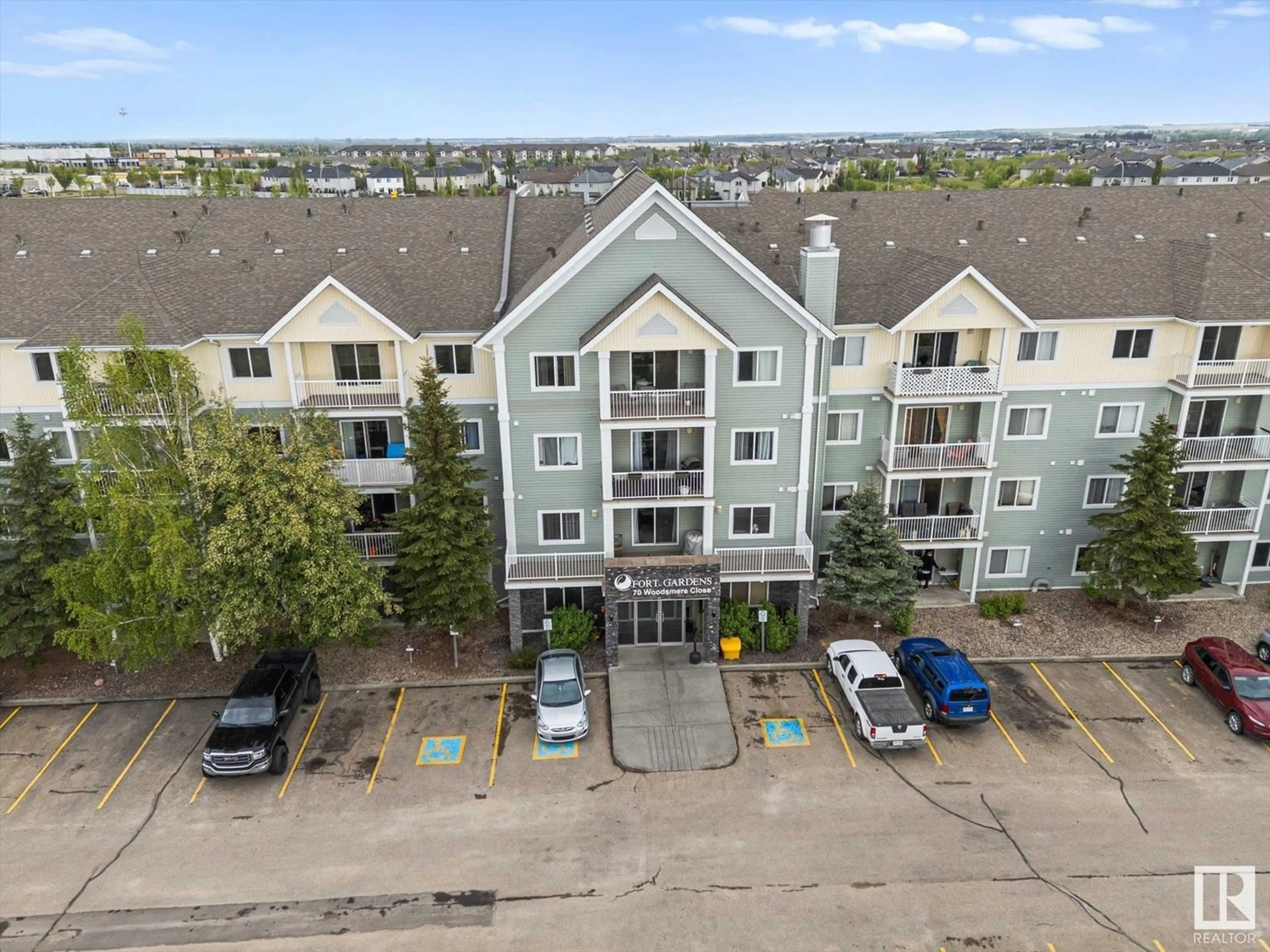 A pic from outside/outdoor area/front of a property/back of a property/a pic from drone, unknown for 70 - 125 WOODSMERE, Fort Saskatchewan Alberta T8L4R8