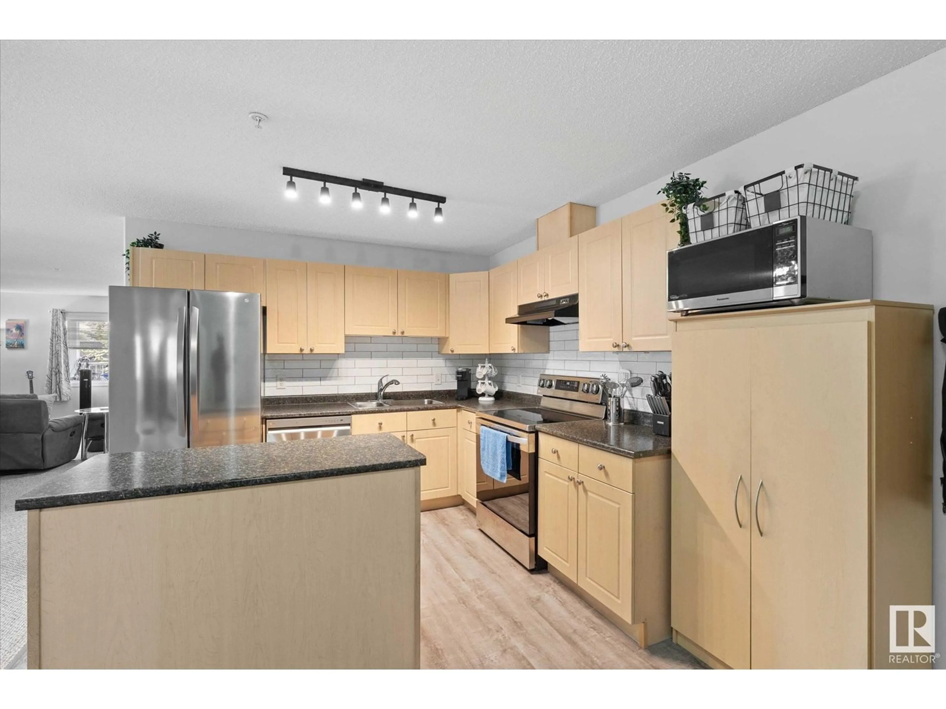 Standard kitchen, unknown for 70 - 125 WOODSMERE, Fort Saskatchewan Alberta T8L4R8