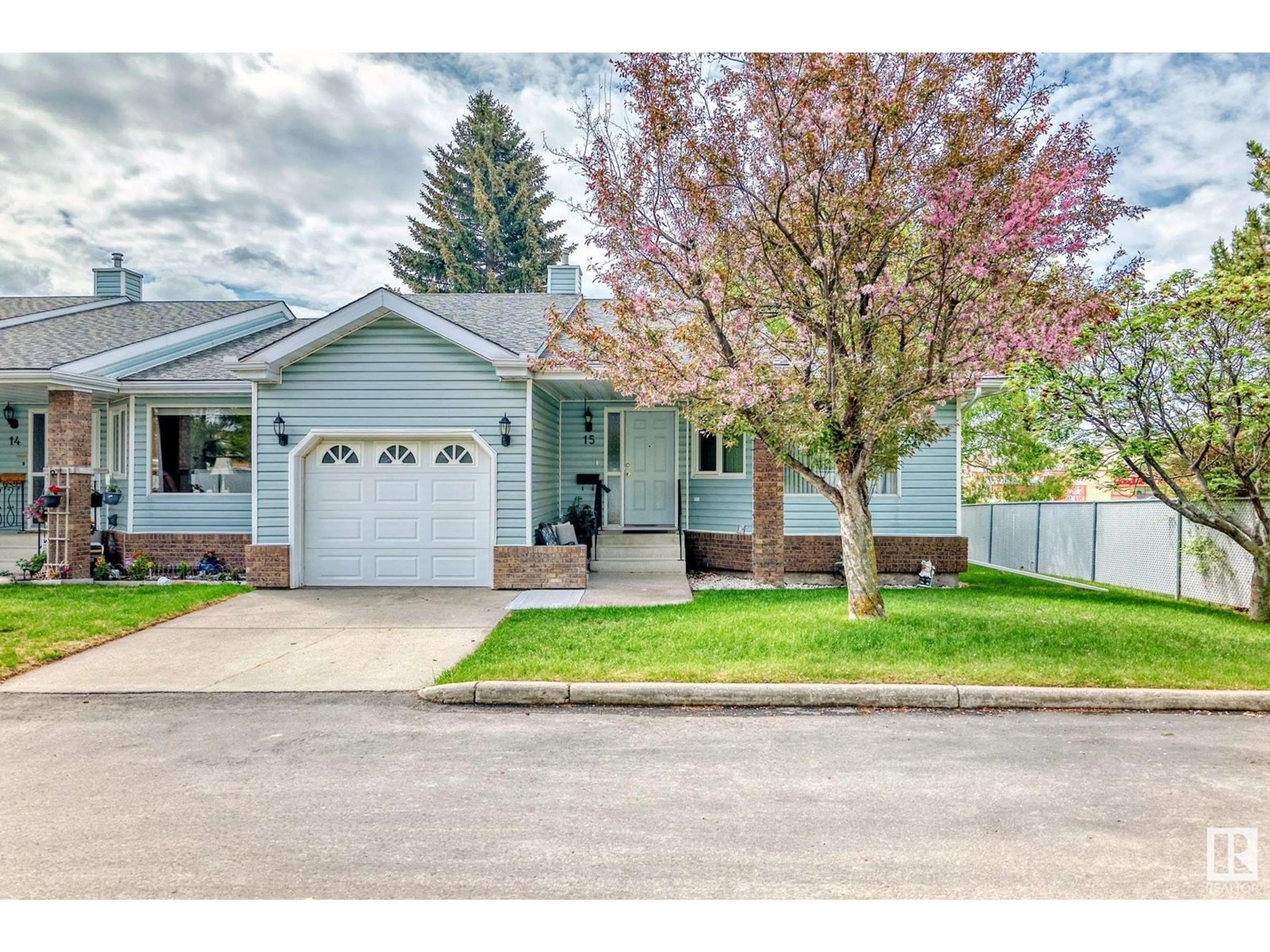 Home with vinyl exterior material, street for #15 - 20 GEORGIAN WY, Sherwood Park Alberta T8A5A2