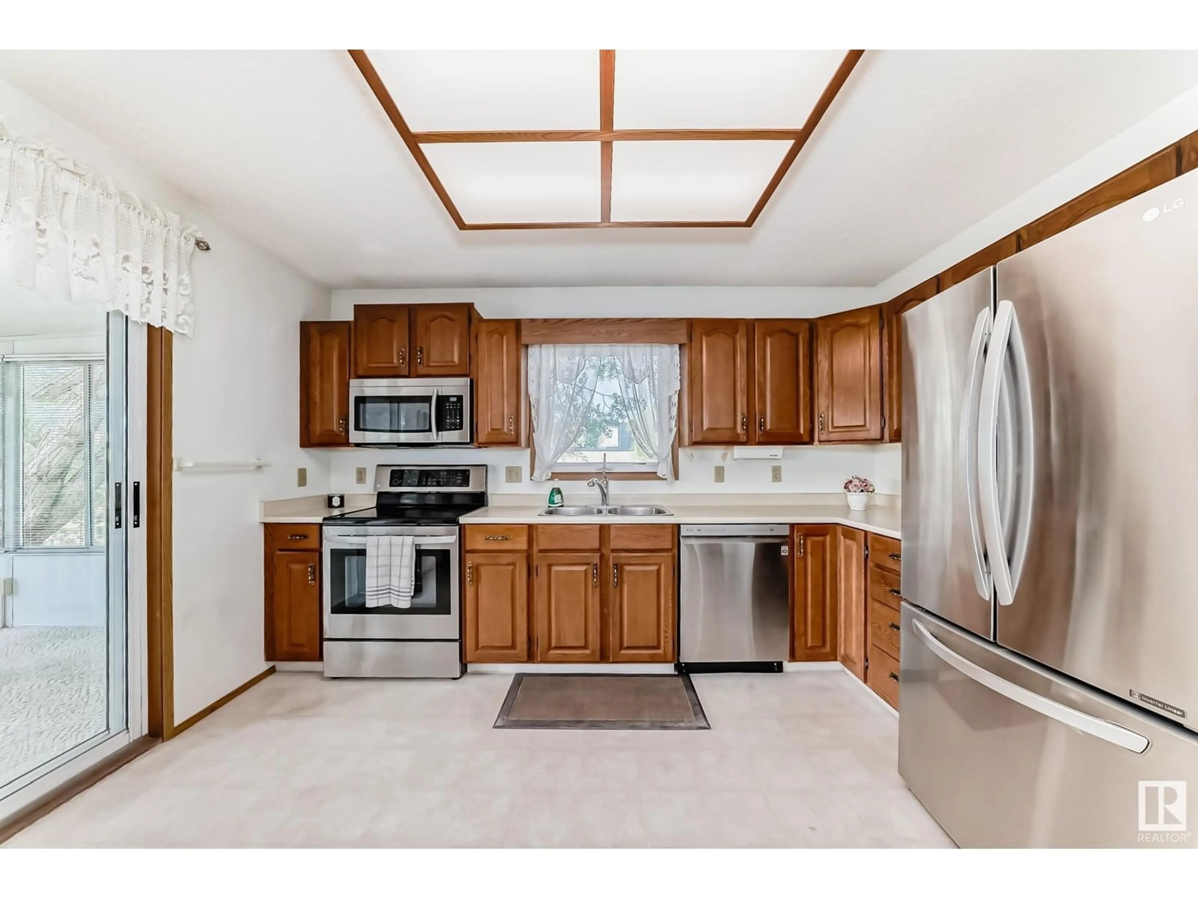 Standard kitchen, ceramic/tile floor for #15 - 20 GEORGIAN WY, Sherwood Park Alberta T8A5A2