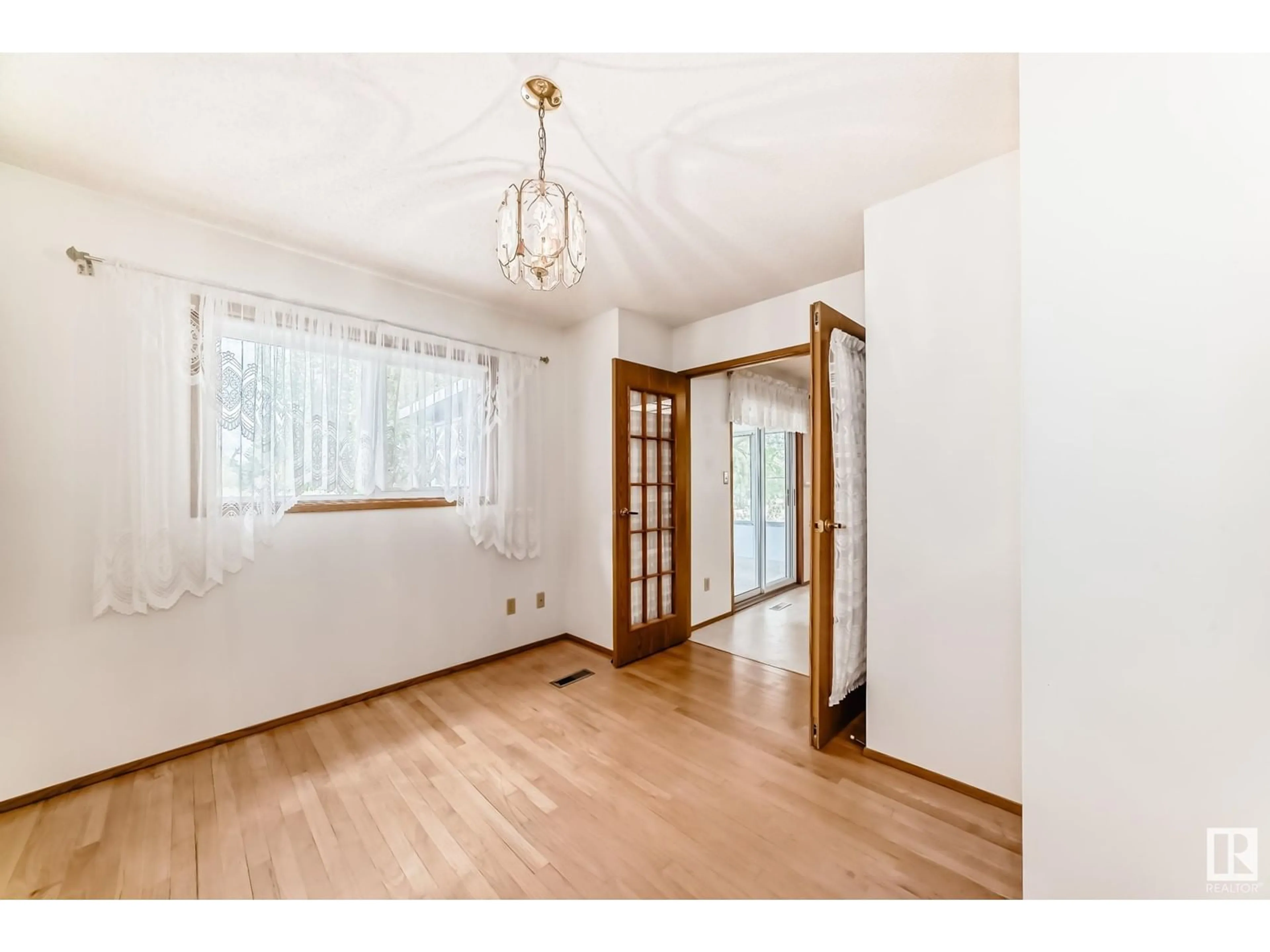 A pic of a room for #15 - 20 GEORGIAN WY, Sherwood Park Alberta T8A5A2