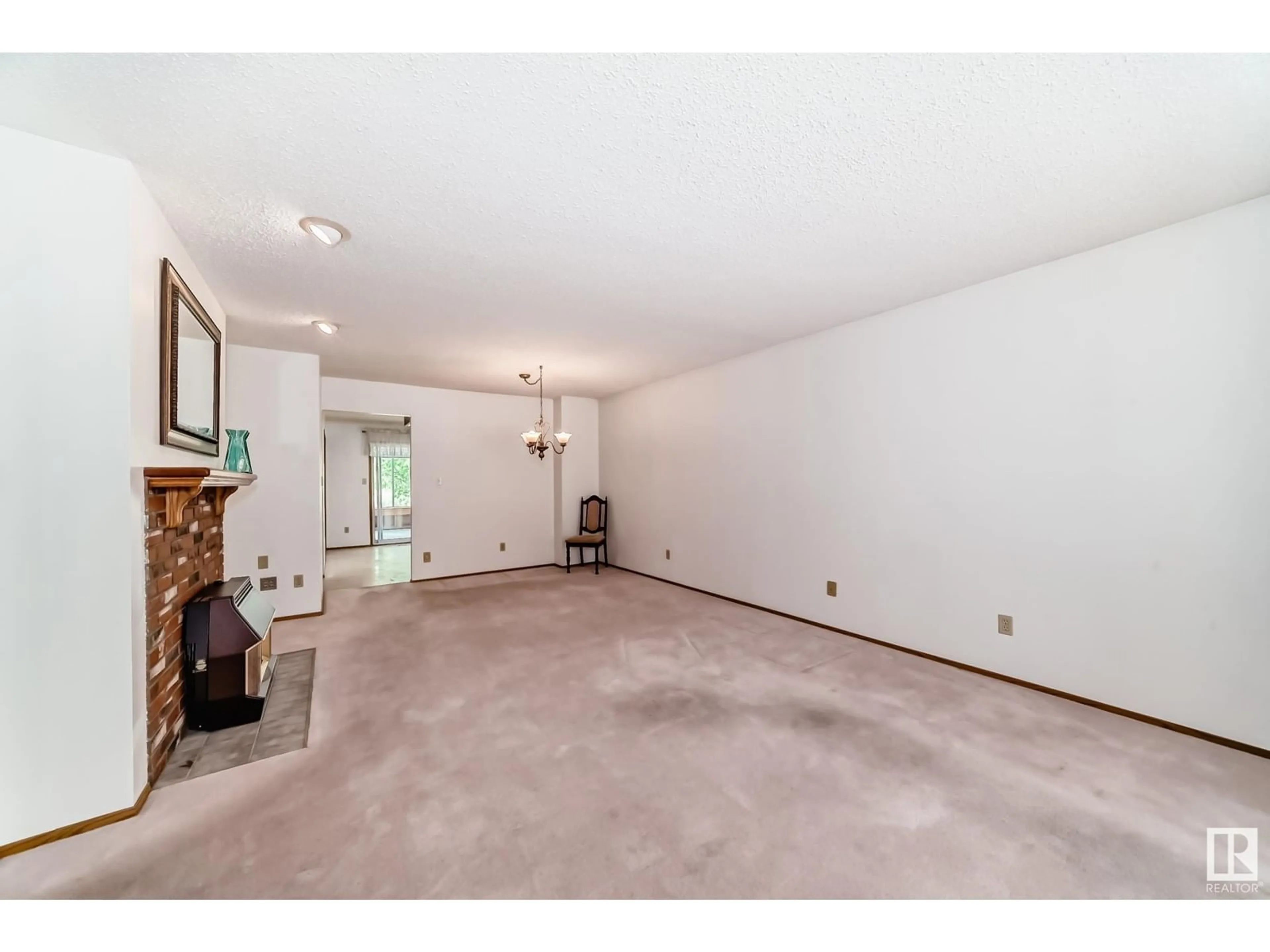 A pic of a room for #15 - 20 GEORGIAN WY, Sherwood Park Alberta T8A5A2