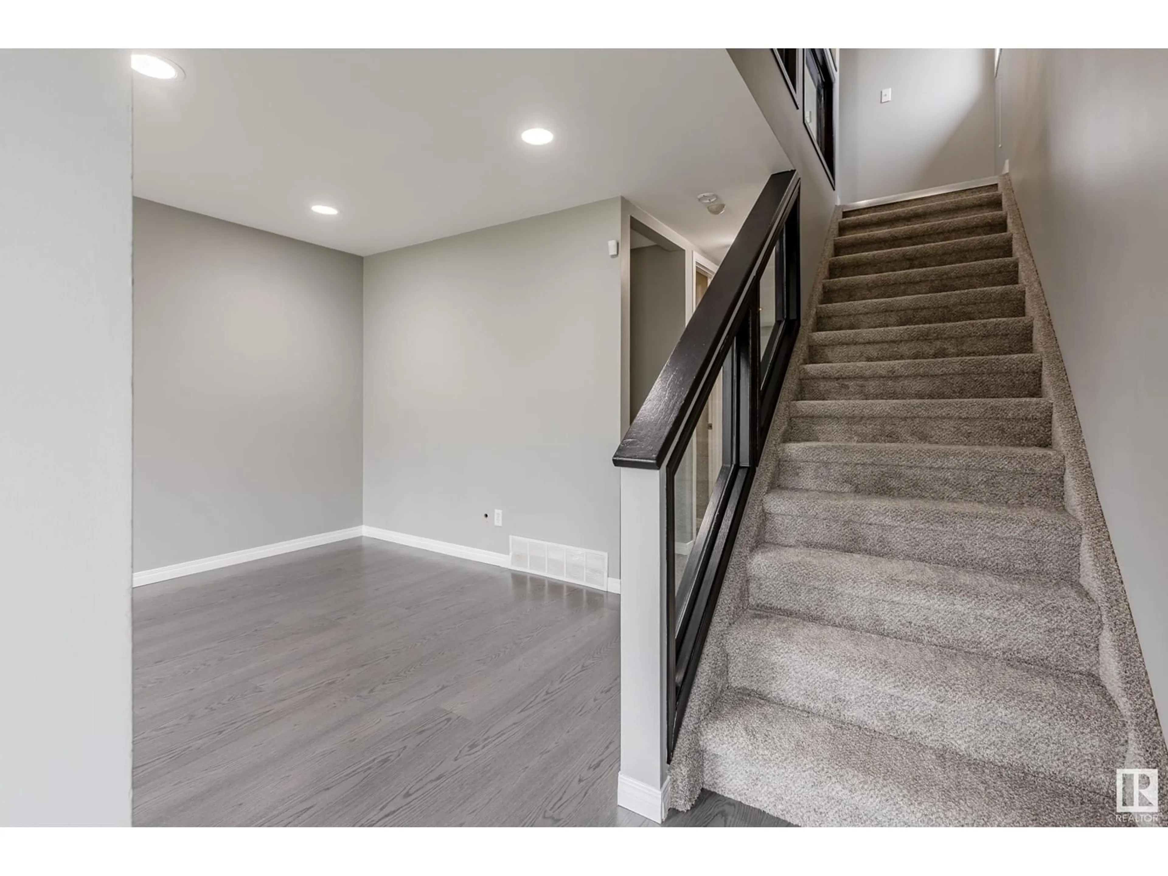 Unknown for 9808 107 ST, Morinville Alberta T8R1E5