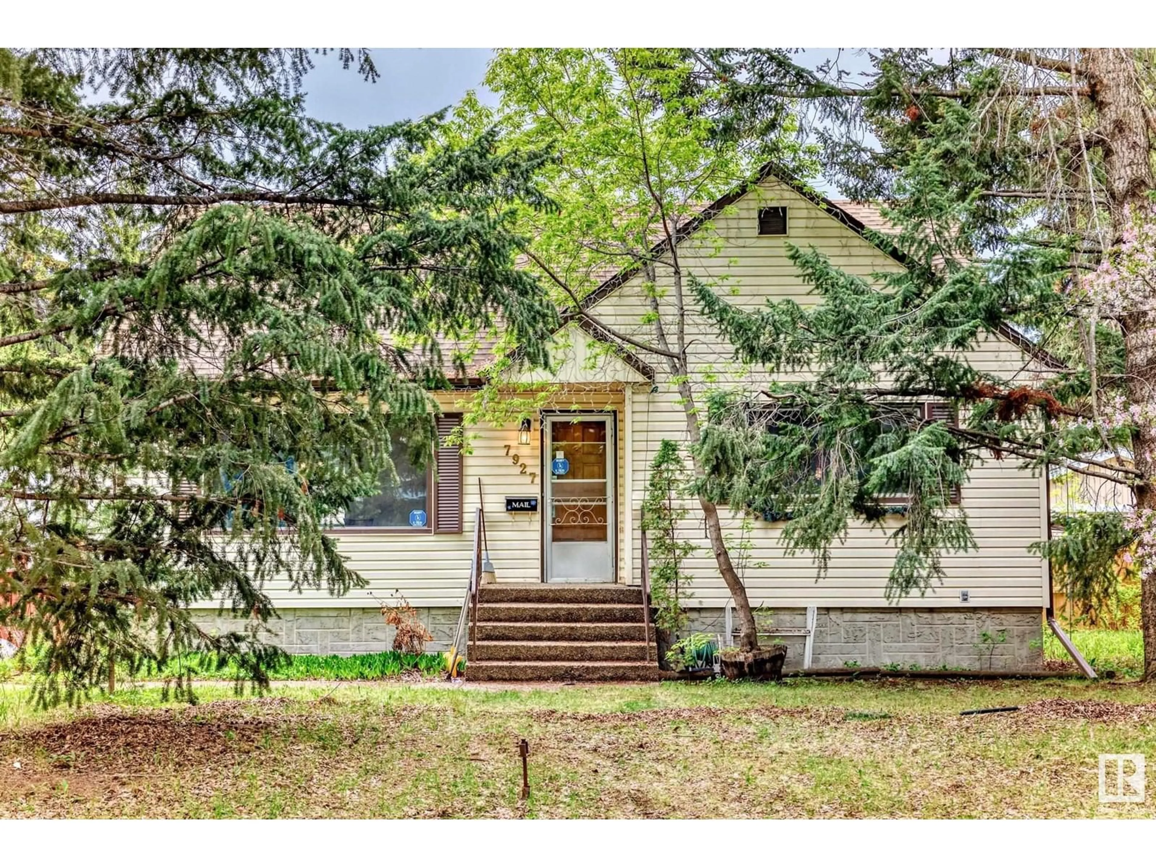Home with vinyl exterior material, street for NW - 7927 89 AV, Edmonton Alberta T6C1N4