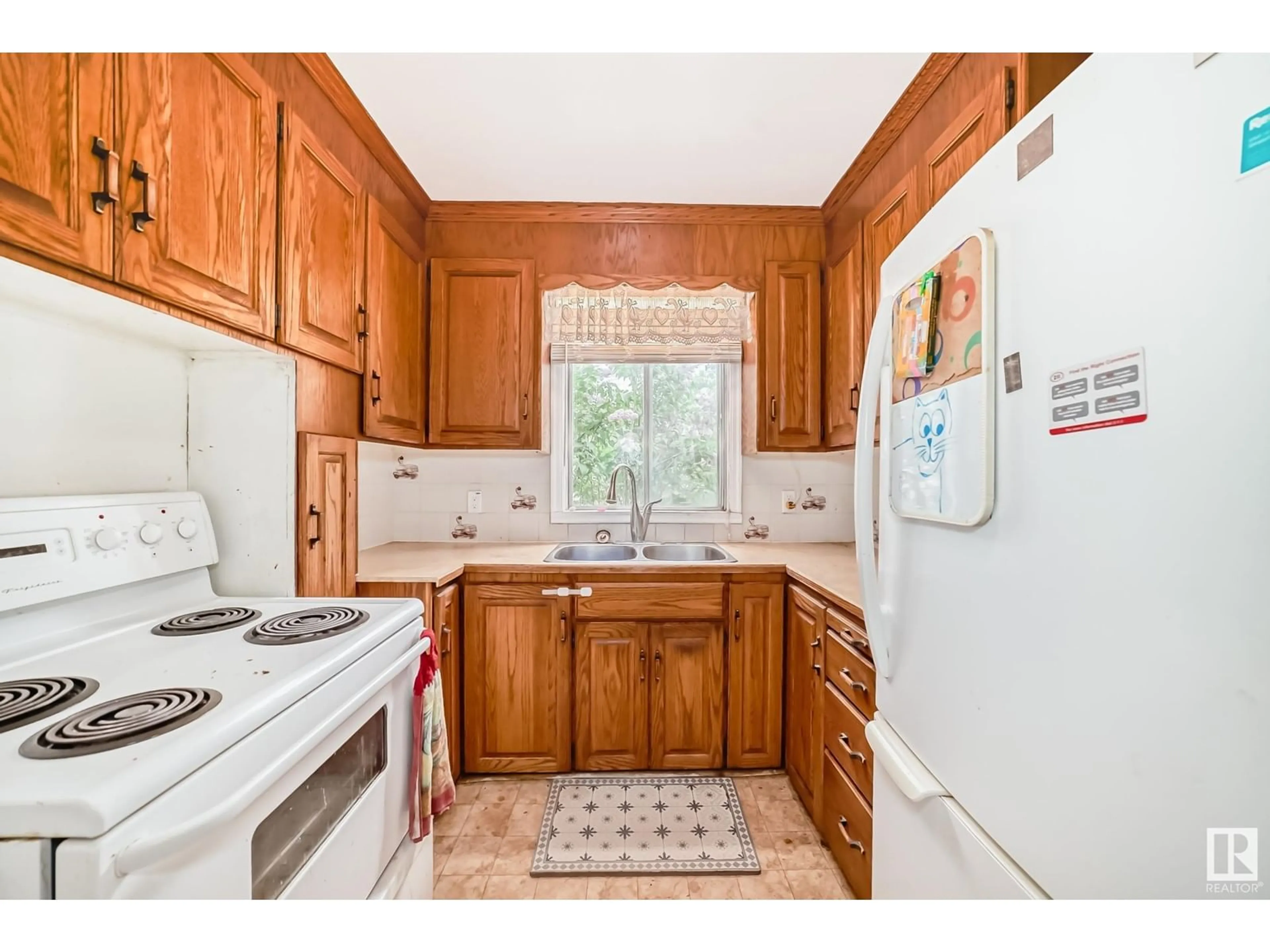 Standard kitchen, unknown for NW - 7927 89 AV, Edmonton Alberta T6C1N4