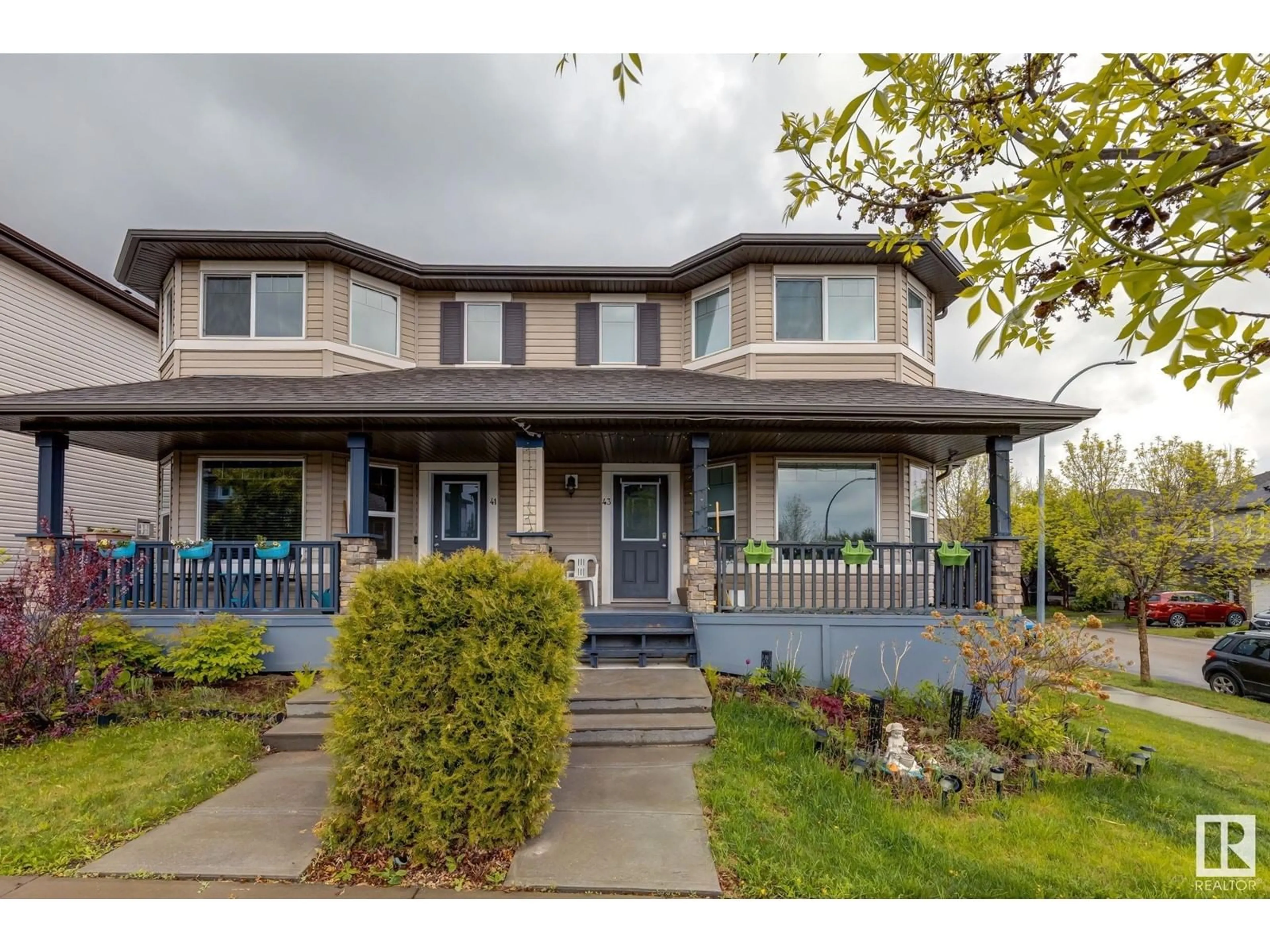 Home with vinyl exterior material, street for 43 VERONICA HL, Spruce Grove Alberta T7X0G9