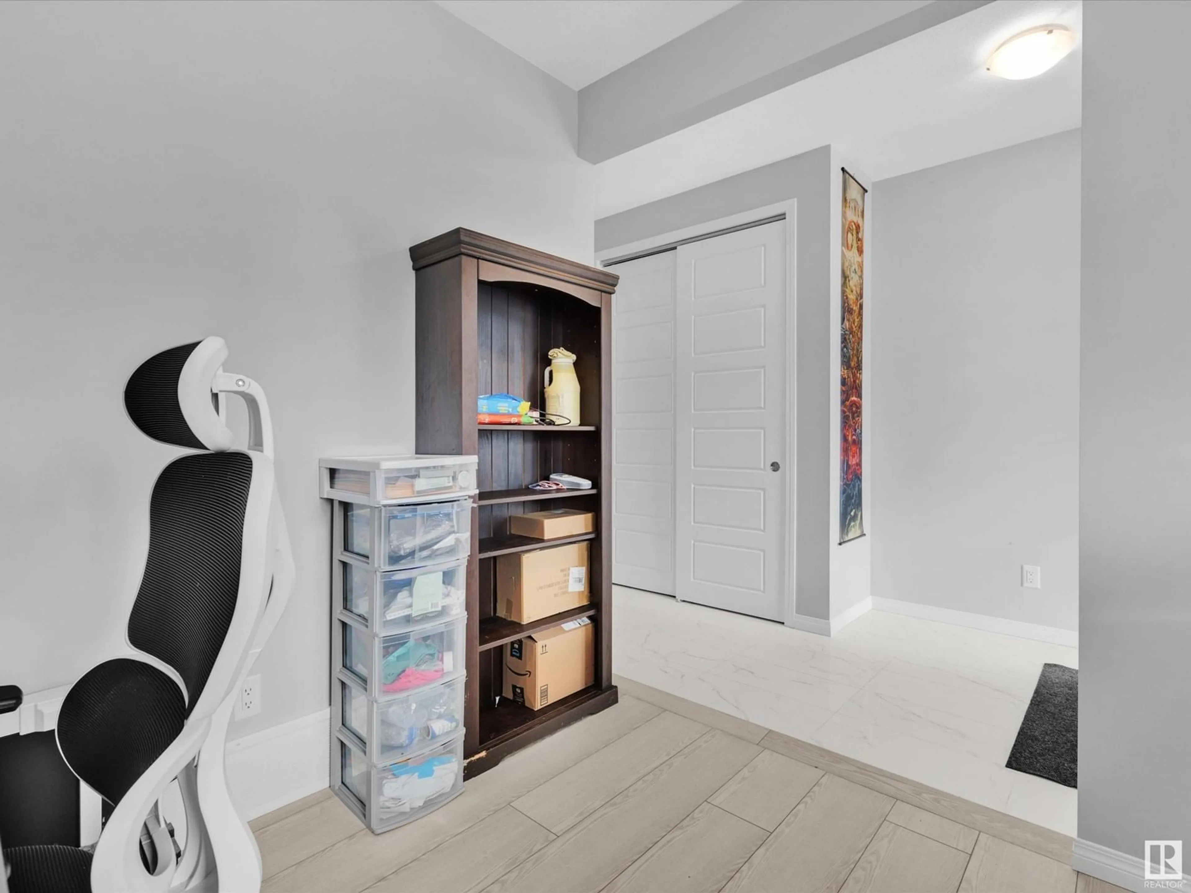 Indoor entryway for 964 STILLWATER BV, Edmonton Alberta T6M1M7