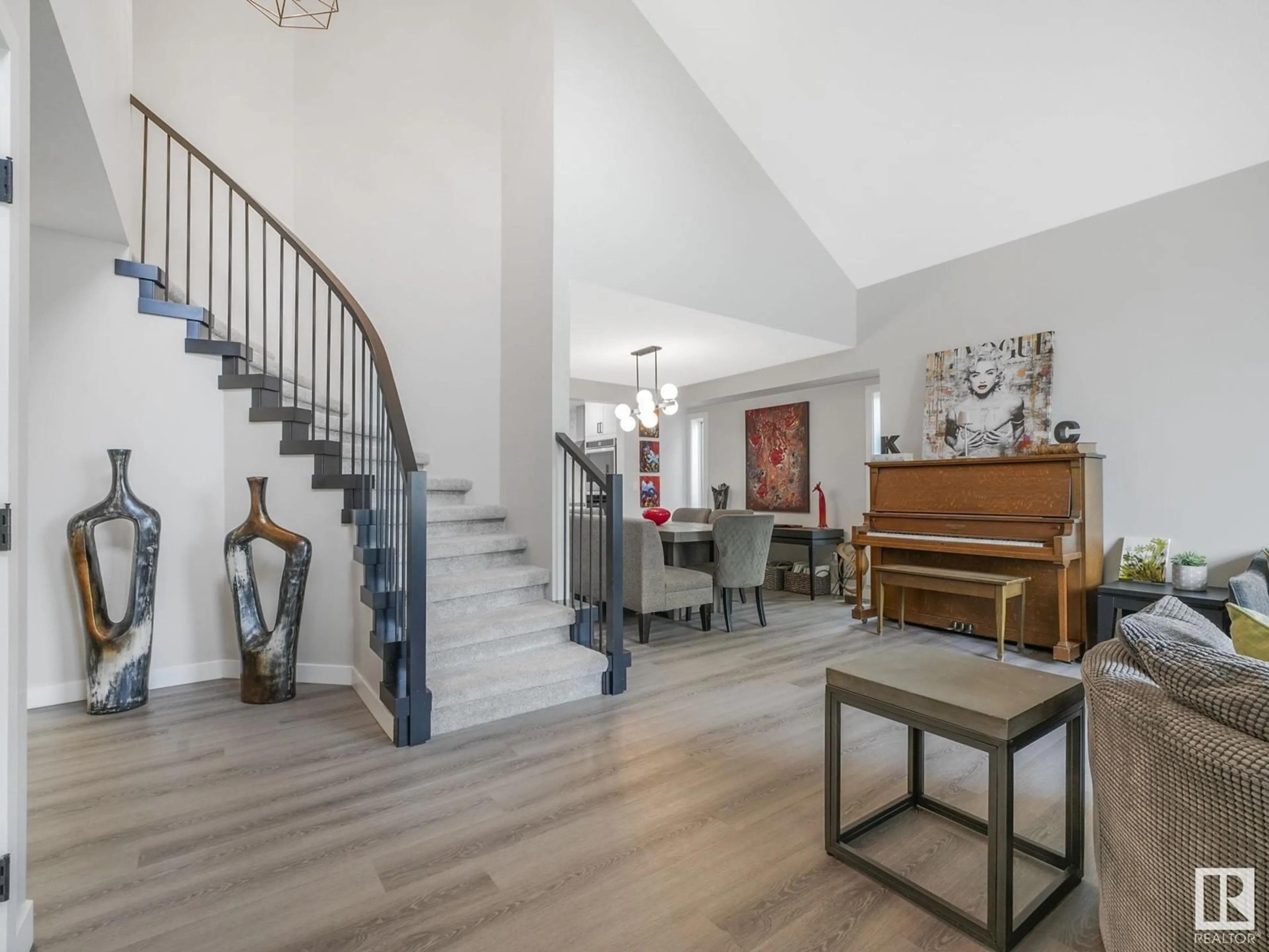 Indoor foyer for 31 NOTTINGHAM BV, Sherwood Park Alberta T8A5M4