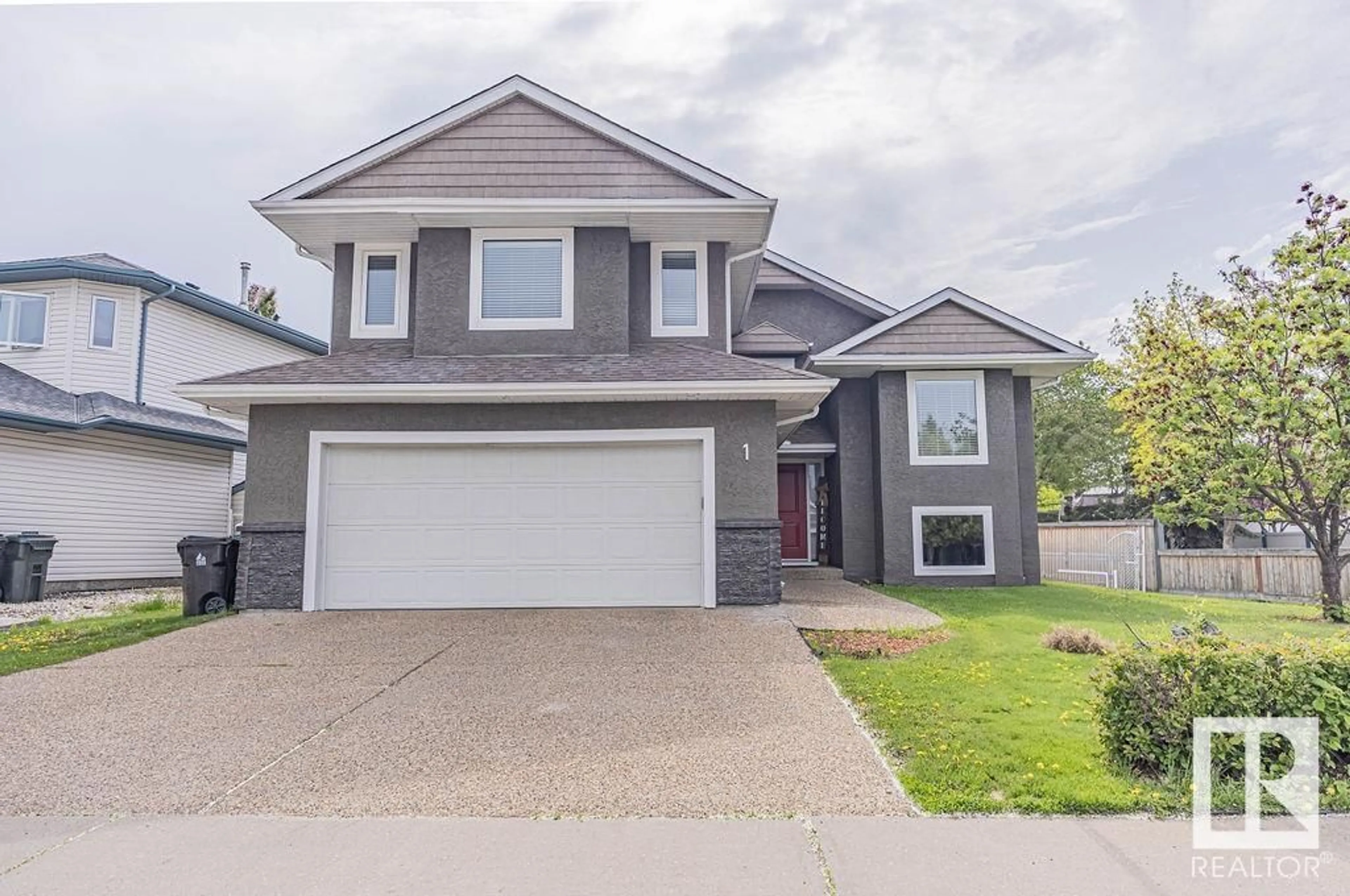 Home with vinyl exterior material, street for 1 LINKSIDE, Spruce Grove Alberta T7X3C4