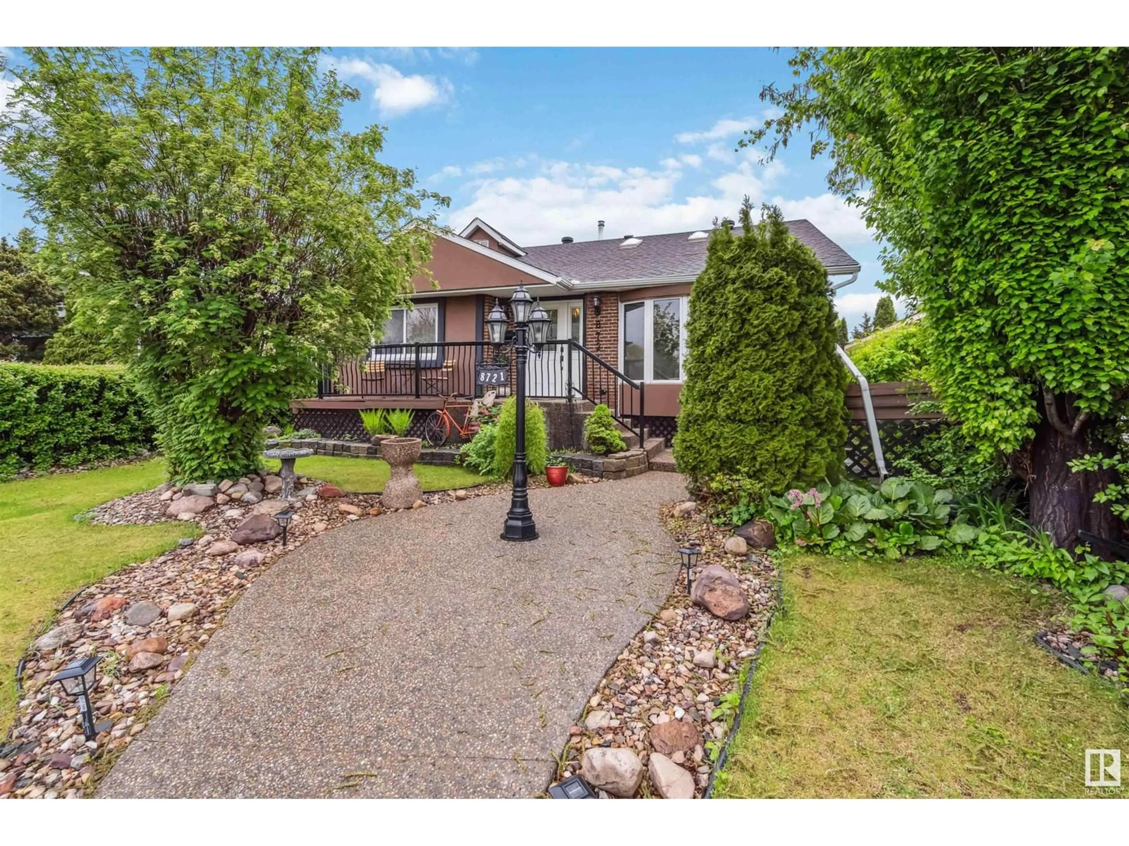 A pic from outside/outdoor area/front of a property/back of a property/a pic from drone, street for 8721 152 ST, Edmonton Alberta T5R1L9