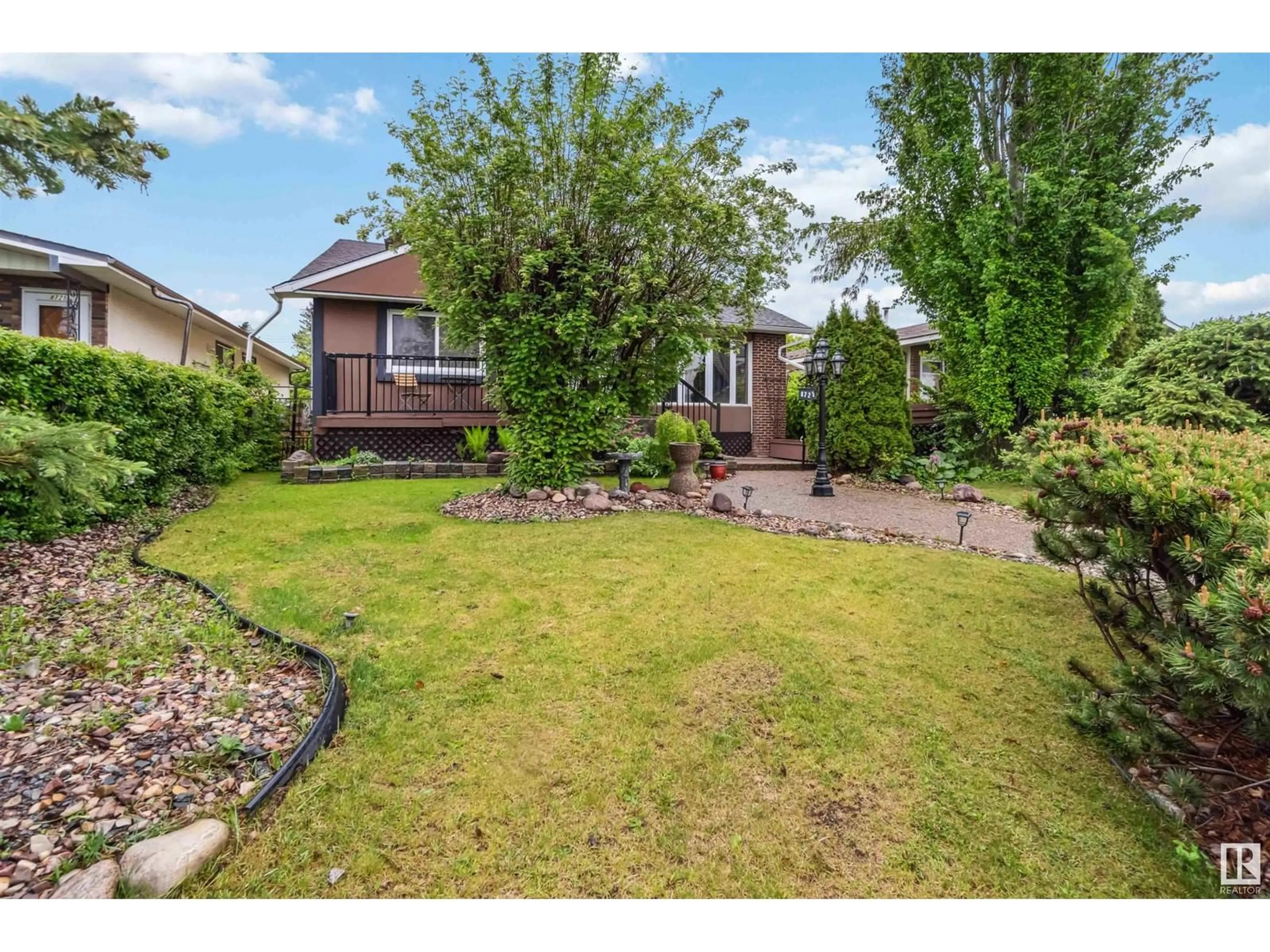 A pic from outside/outdoor area/front of a property/back of a property/a pic from drone, street for 8721 152 ST, Edmonton Alberta T5R1L9