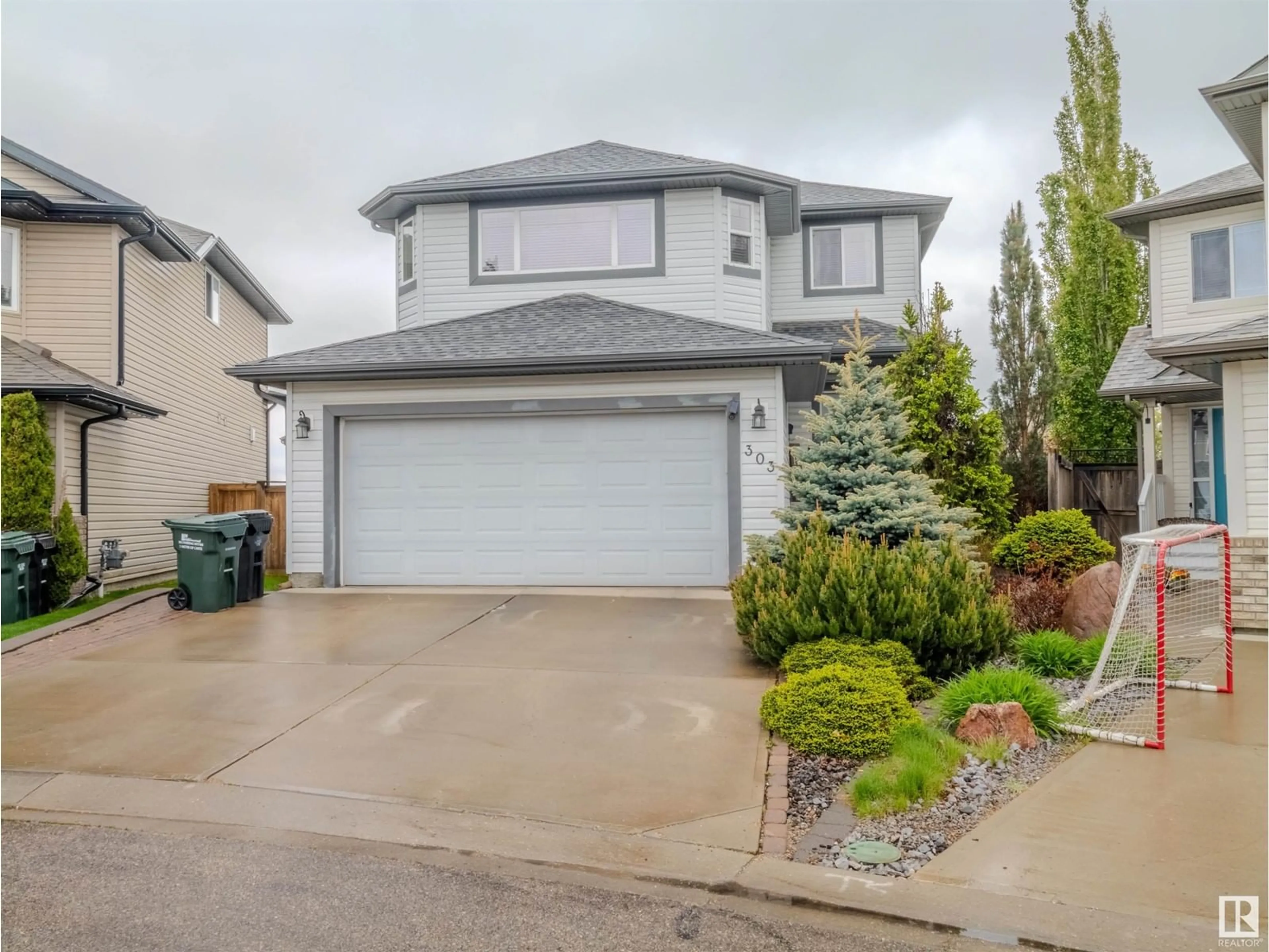 Home with vinyl exterior material, street for 303 FOXTAIL WY, Sherwood Park Alberta T8H3H6