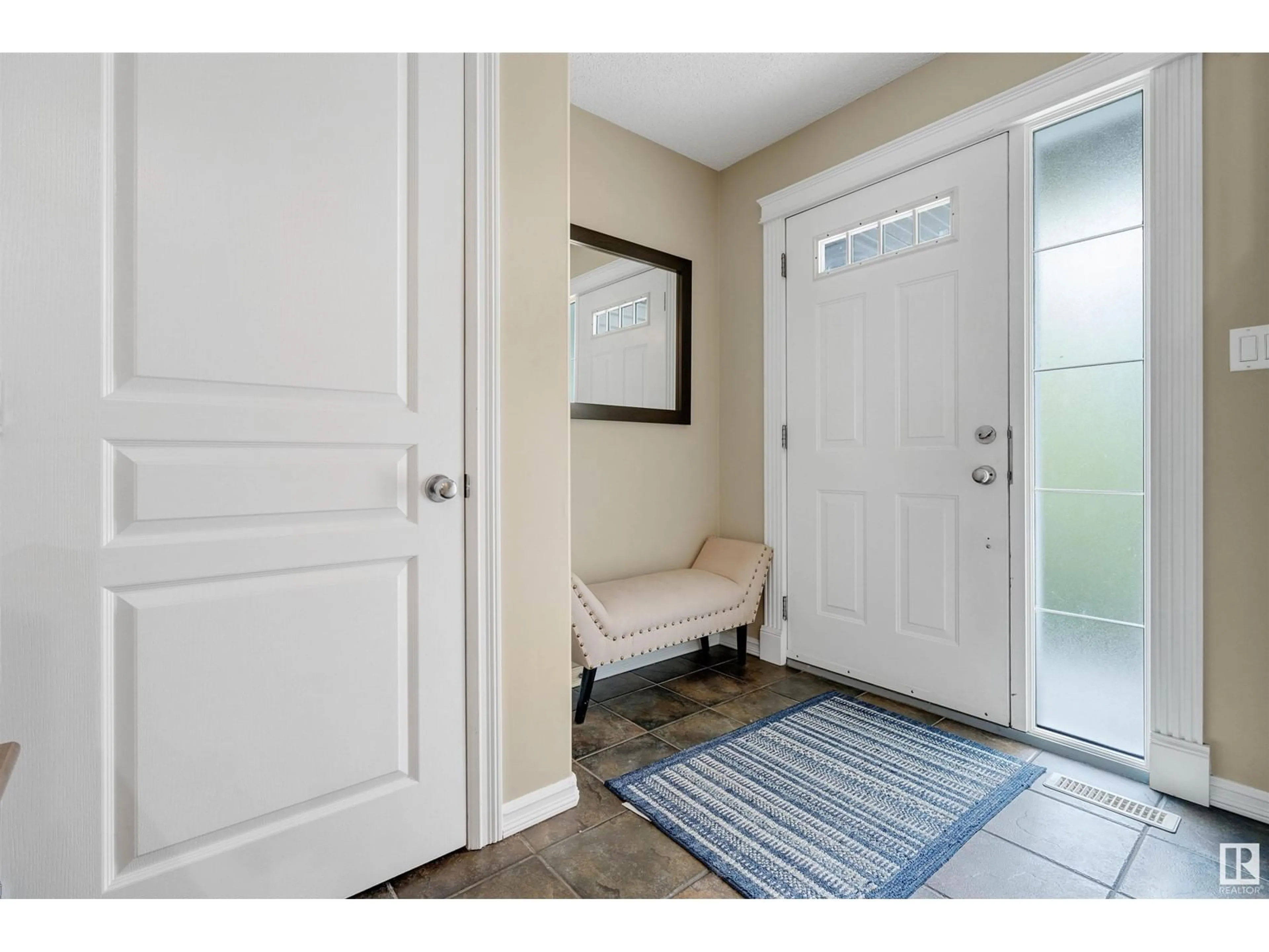 Indoor entryway for NW - 1408 LATTA CO, Edmonton Alberta T6R3N2