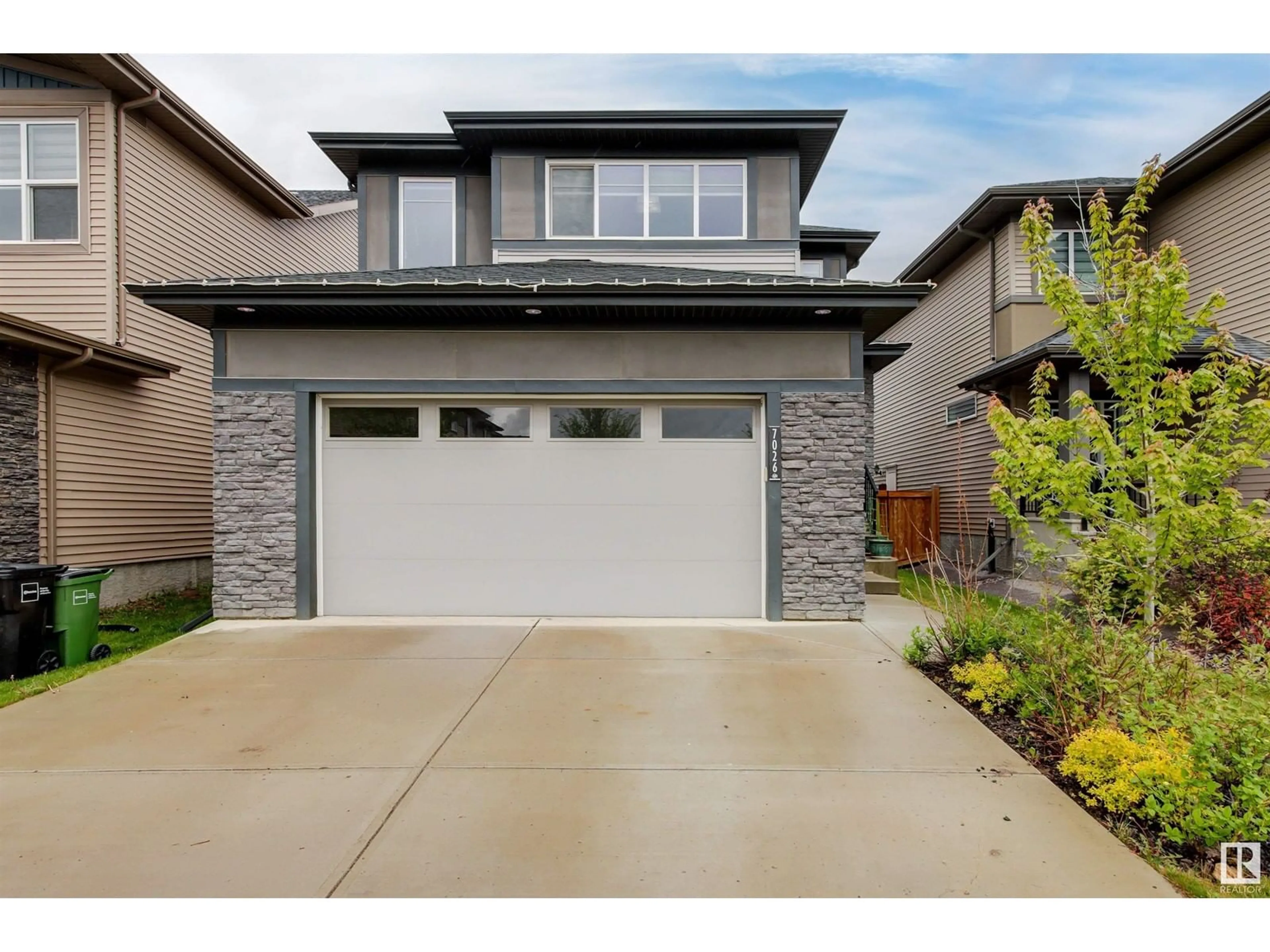 Indoor garage for 7026 CHIVERS LO, Edmonton Alberta T6W3Y7