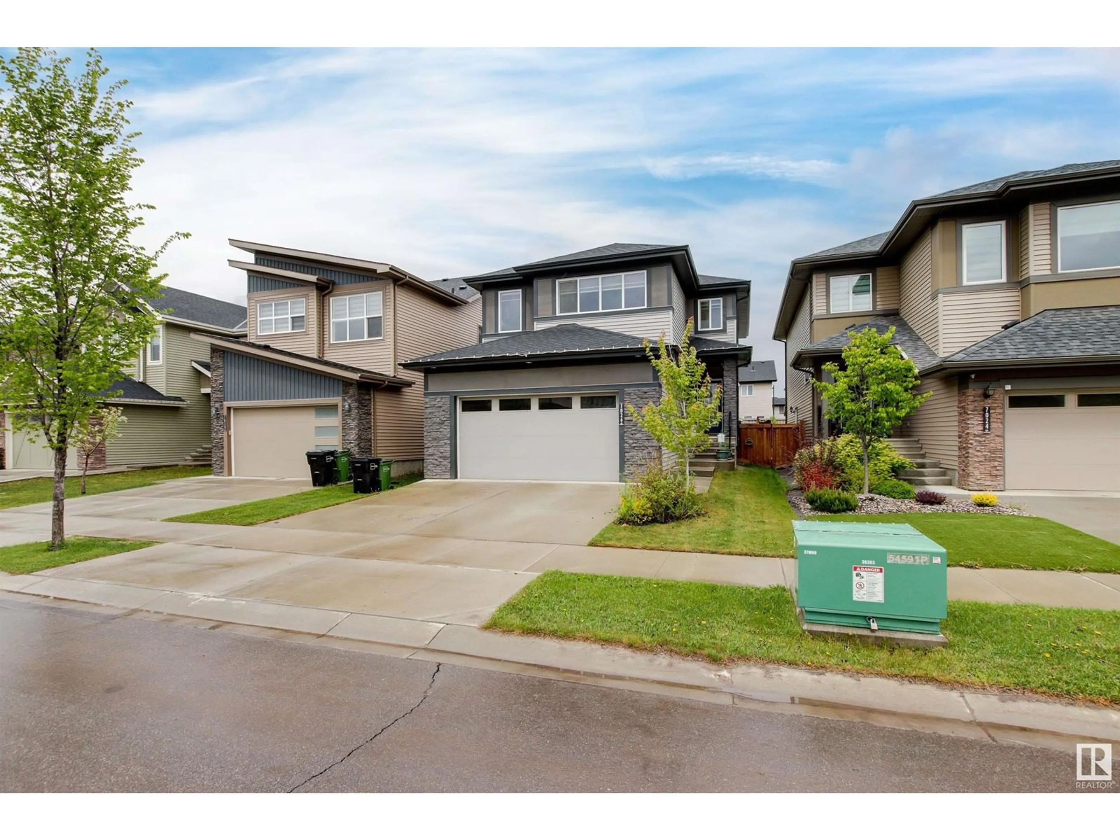 A pic from outside/outdoor area/front of a property/back of a property/a pic from drone, street for 7026 CHIVERS LO, Edmonton Alberta T6W3Y7