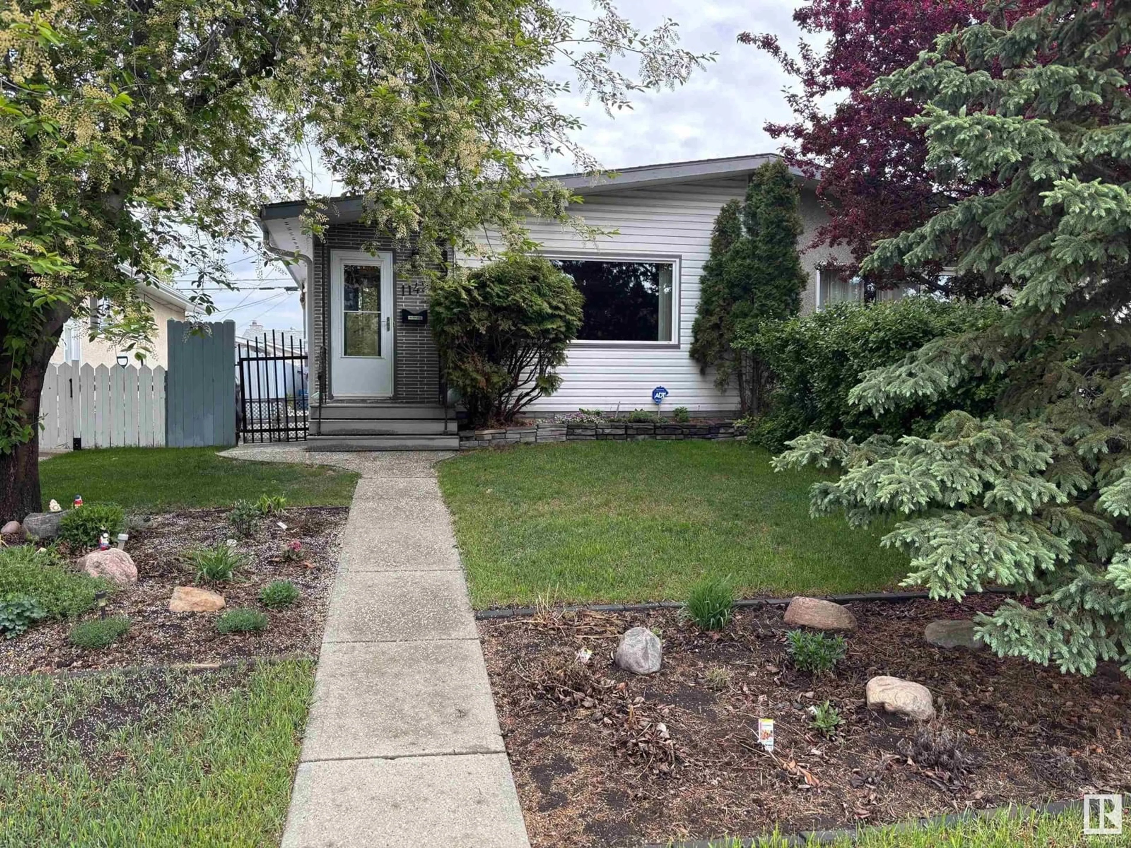 Unknown for 11420 41 AV, Edmonton Alberta T6J0T8
