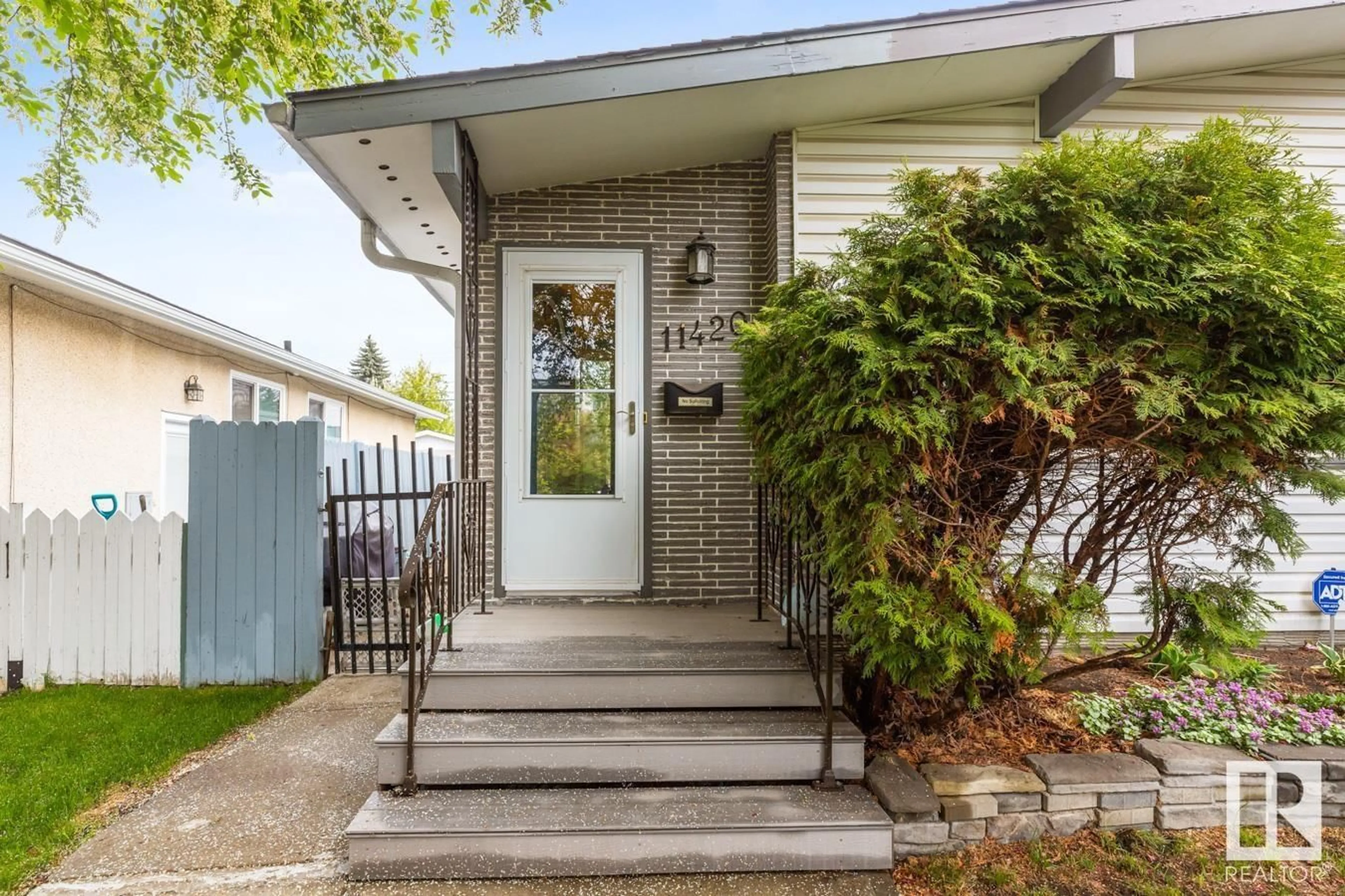 Home with vinyl exterior material, street for 11420 41 AV, Edmonton Alberta T6J0T8