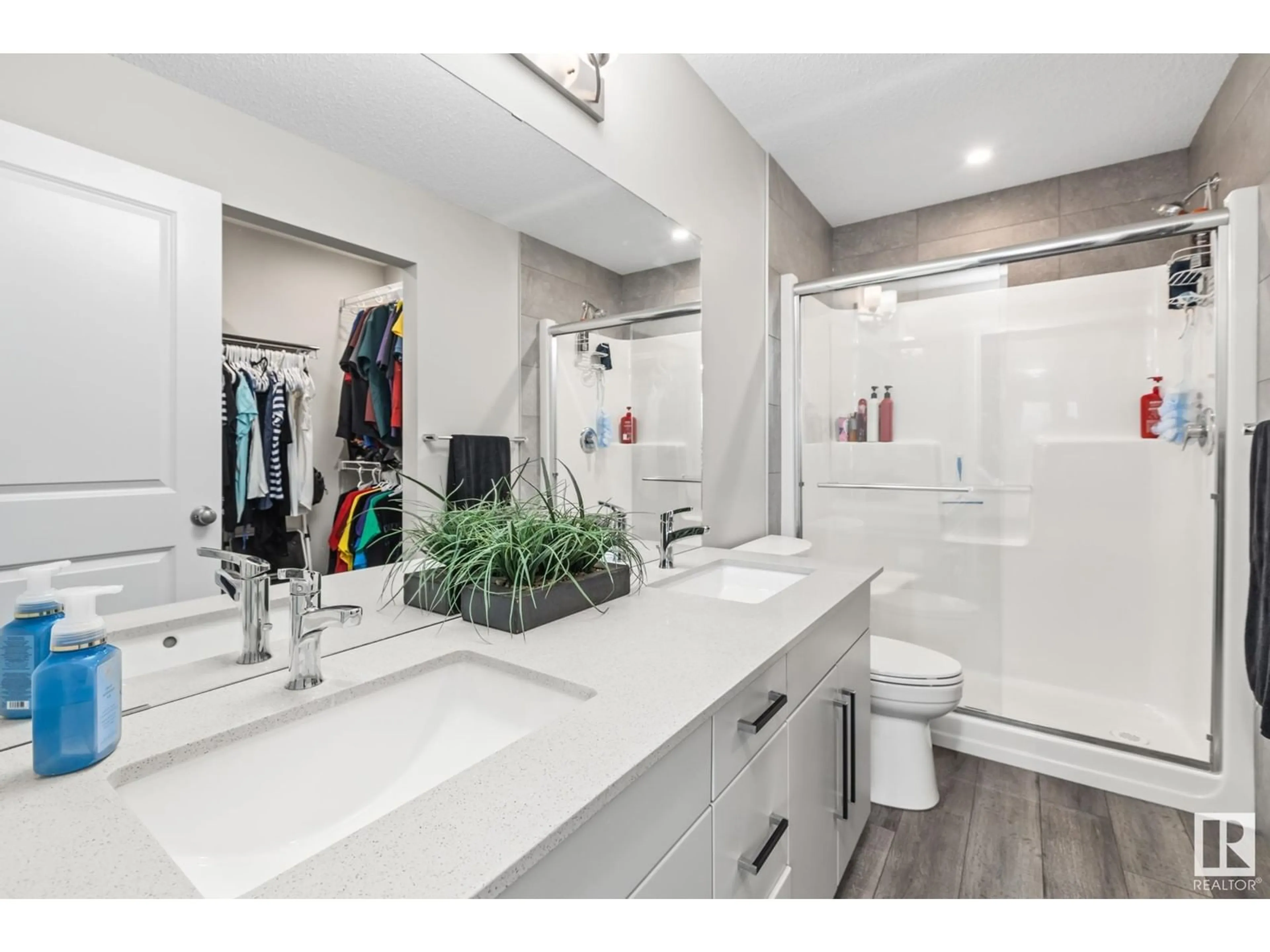 Contemporary bathroom, ceramic/tile floor for 264 ROLSTON WD, Leduc Alberta T9E1N1