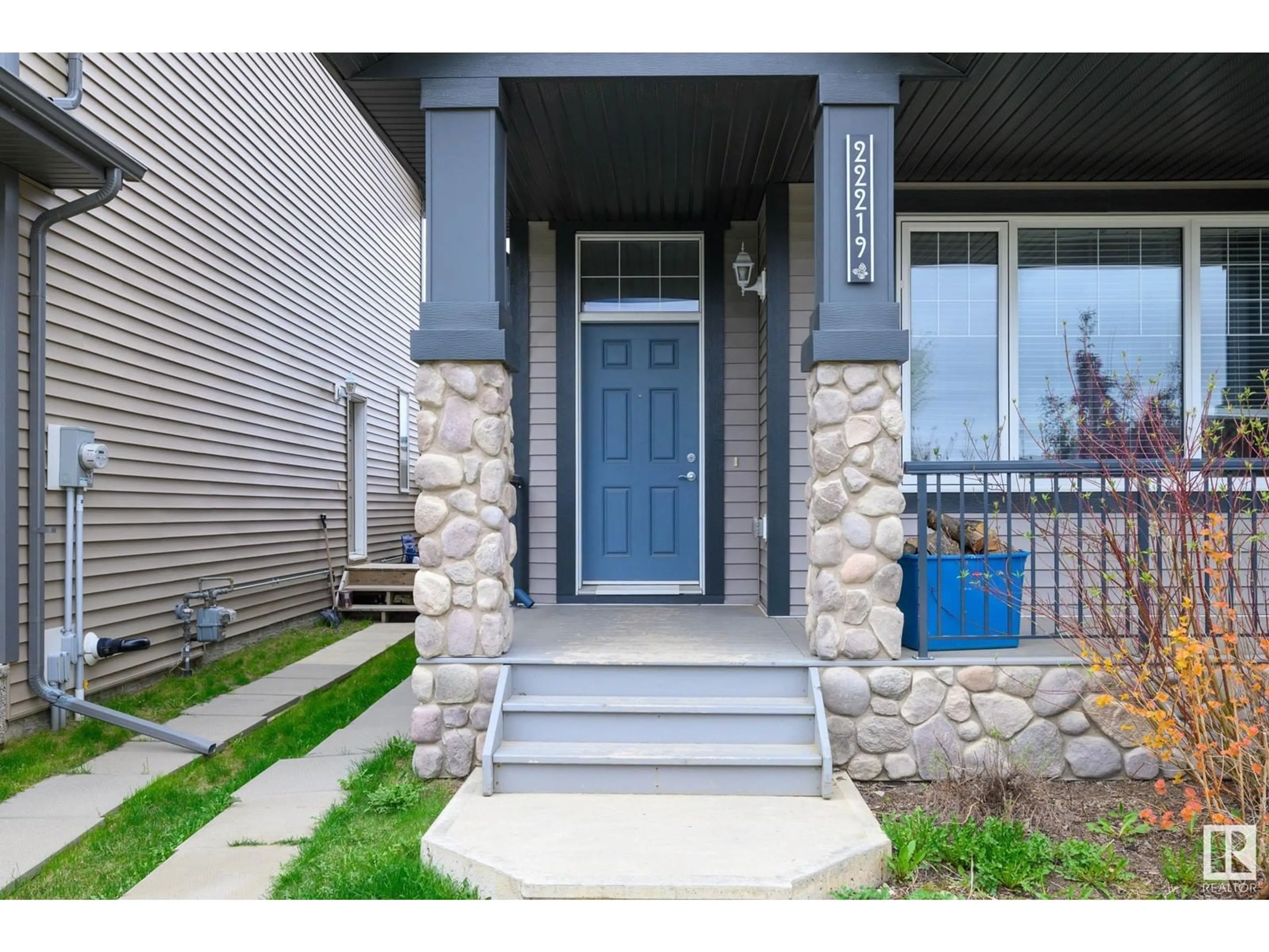 Indoor entryway for NW - 22219 88 AV, Edmonton Alberta T5T7H2