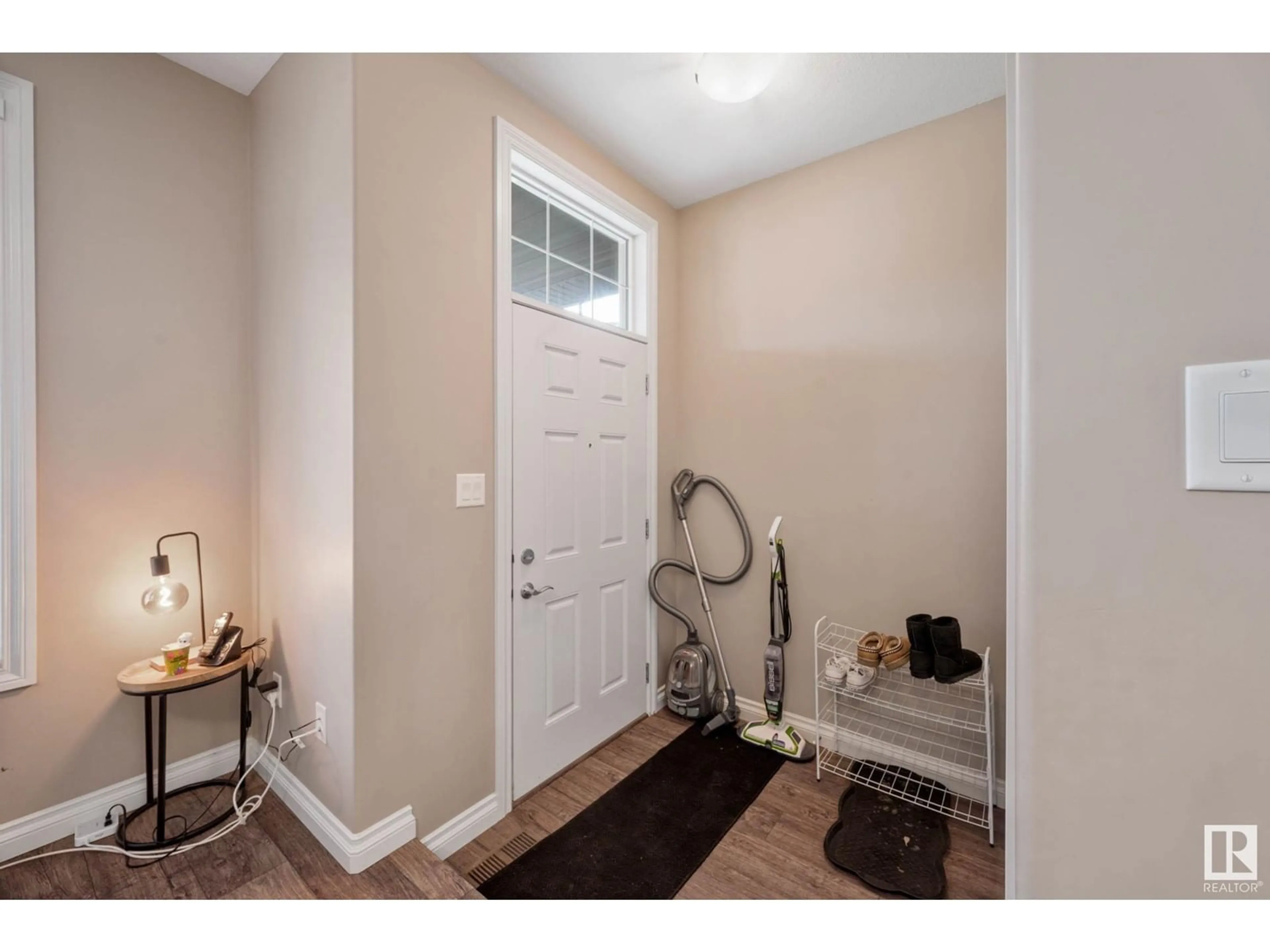 Indoor entryway for NW - 22219 88 AV, Edmonton Alberta T5T7H2