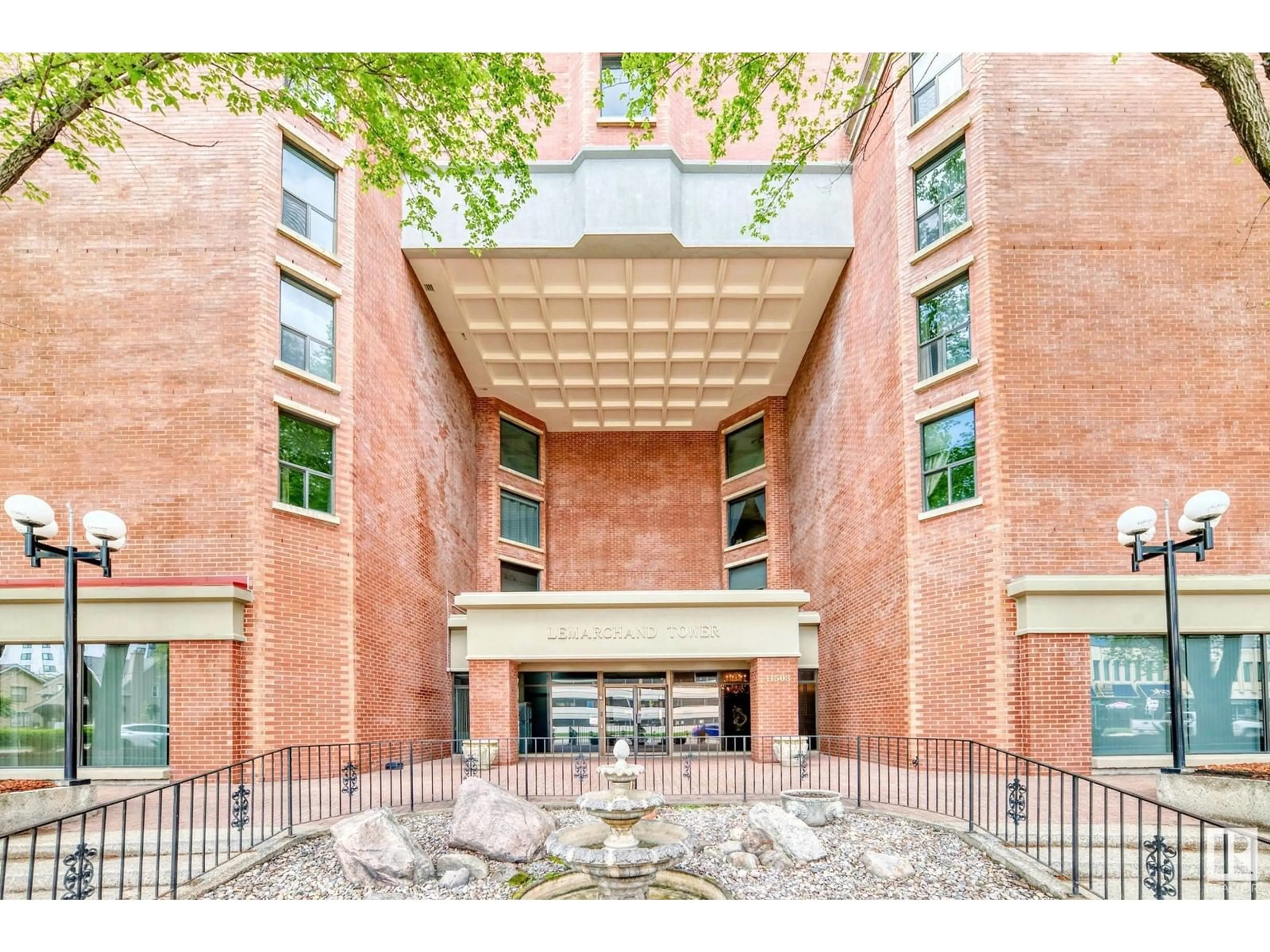 Indoor foyer for #307 - 11503 100 AV, Edmonton Alberta T5K2K7