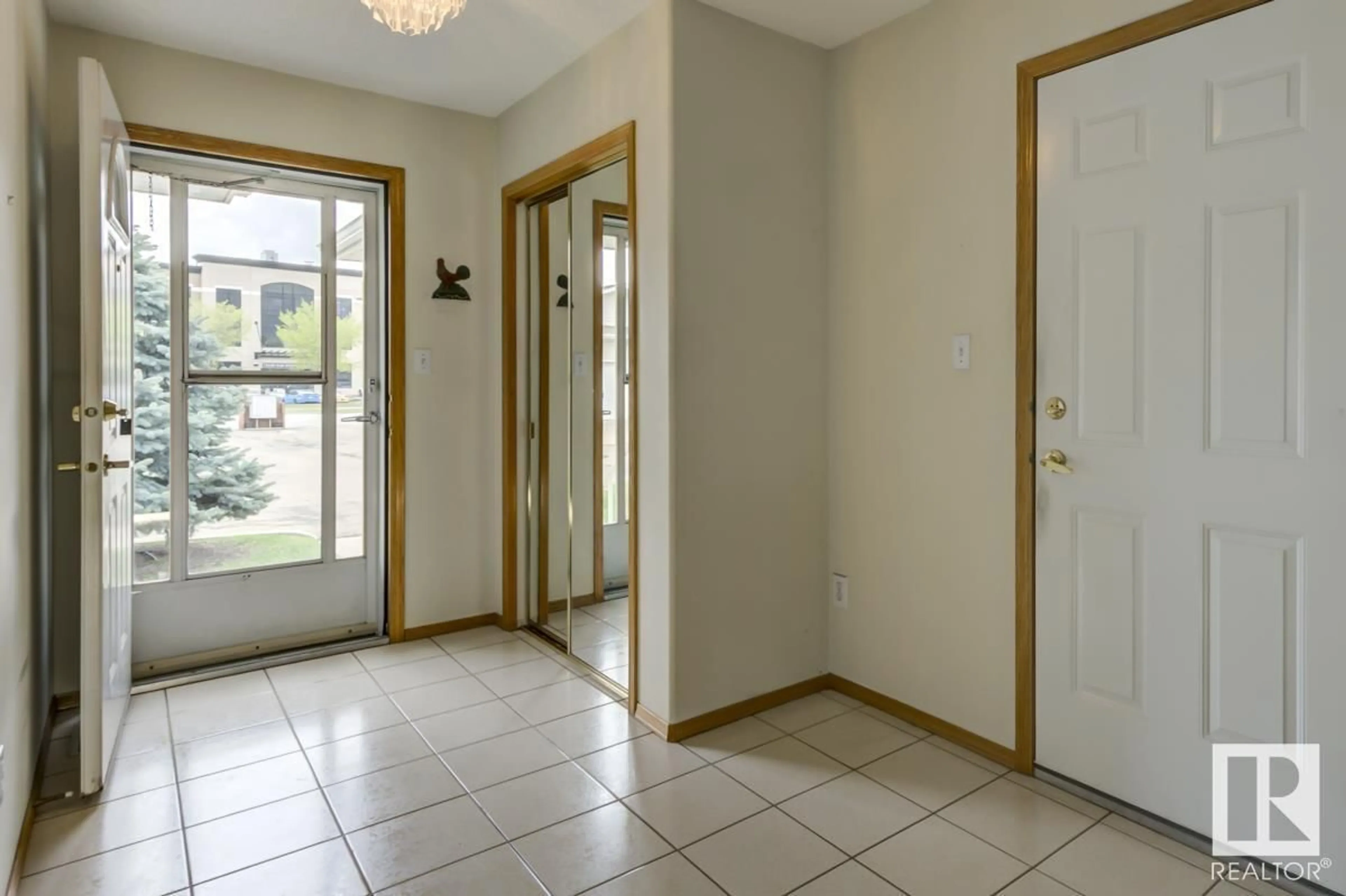 Indoor entryway for 7 - 14 CRANFORD WY, Sherwood Park Alberta T8H5W5