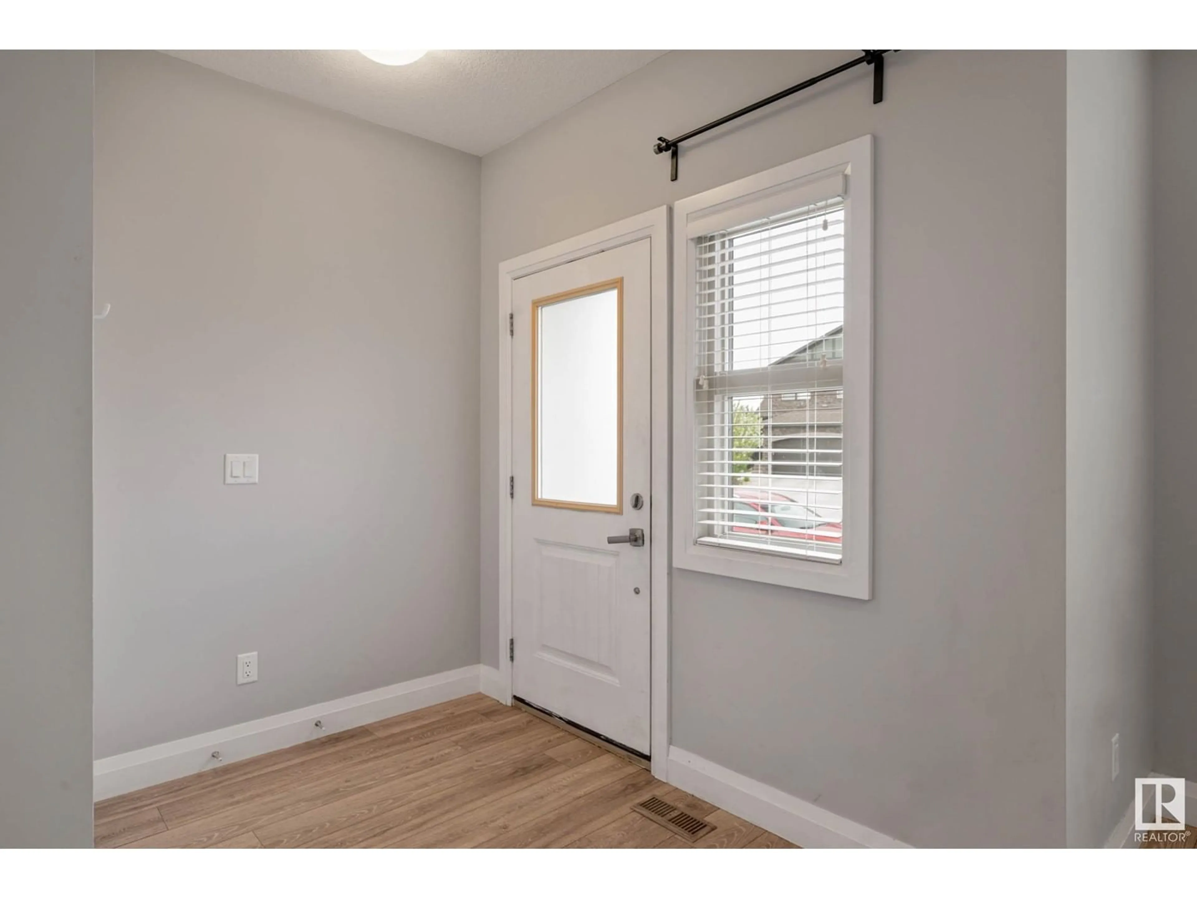 Indoor entryway for 30 GREENBURY MR, Spruce Grove Alberta T7X0M1