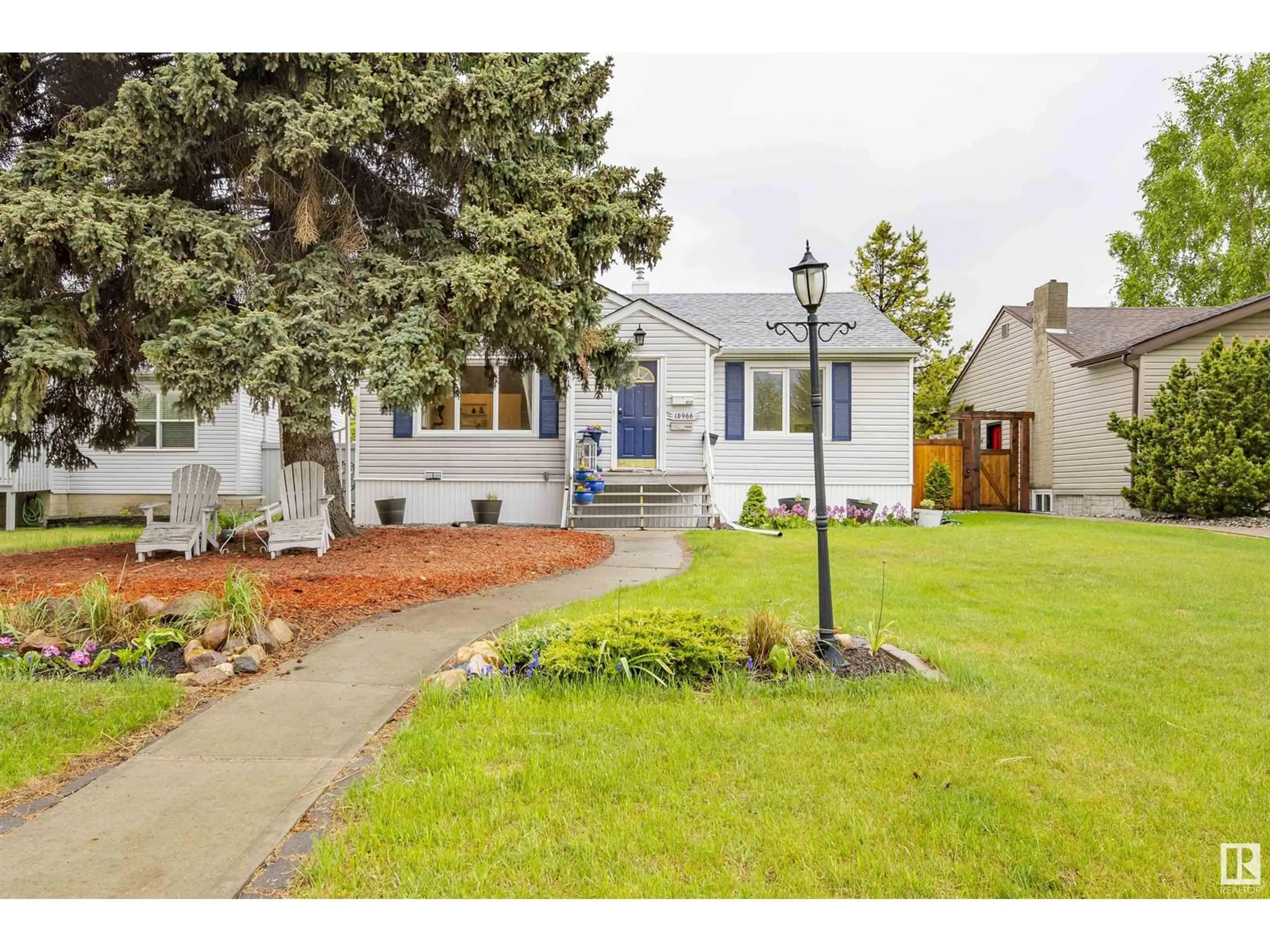 Home with vinyl exterior material, street for 10966 117 ST, Edmonton Alberta T5H3N6