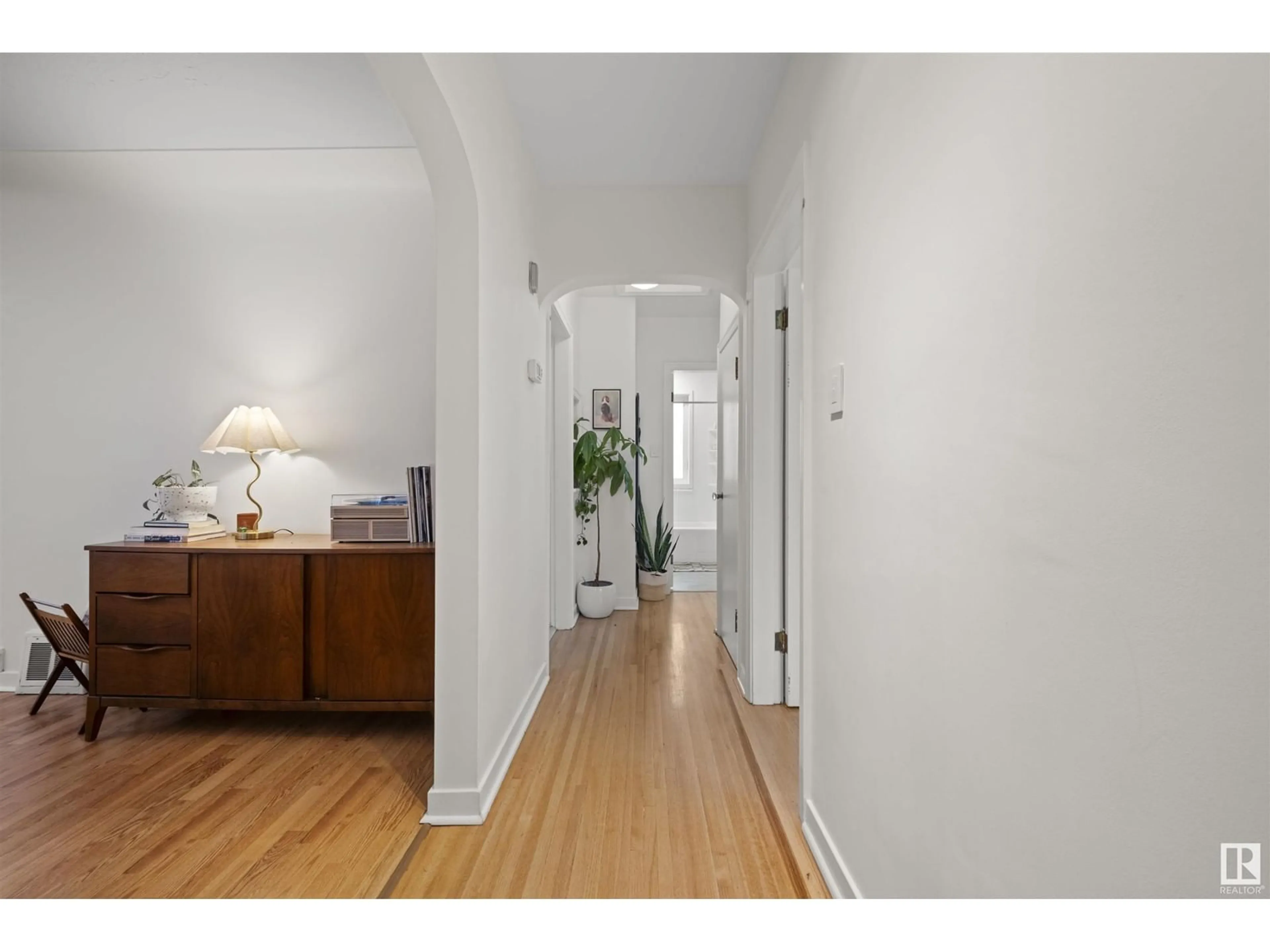 Indoor entryway for 10966 117 ST, Edmonton Alberta T5H3N6