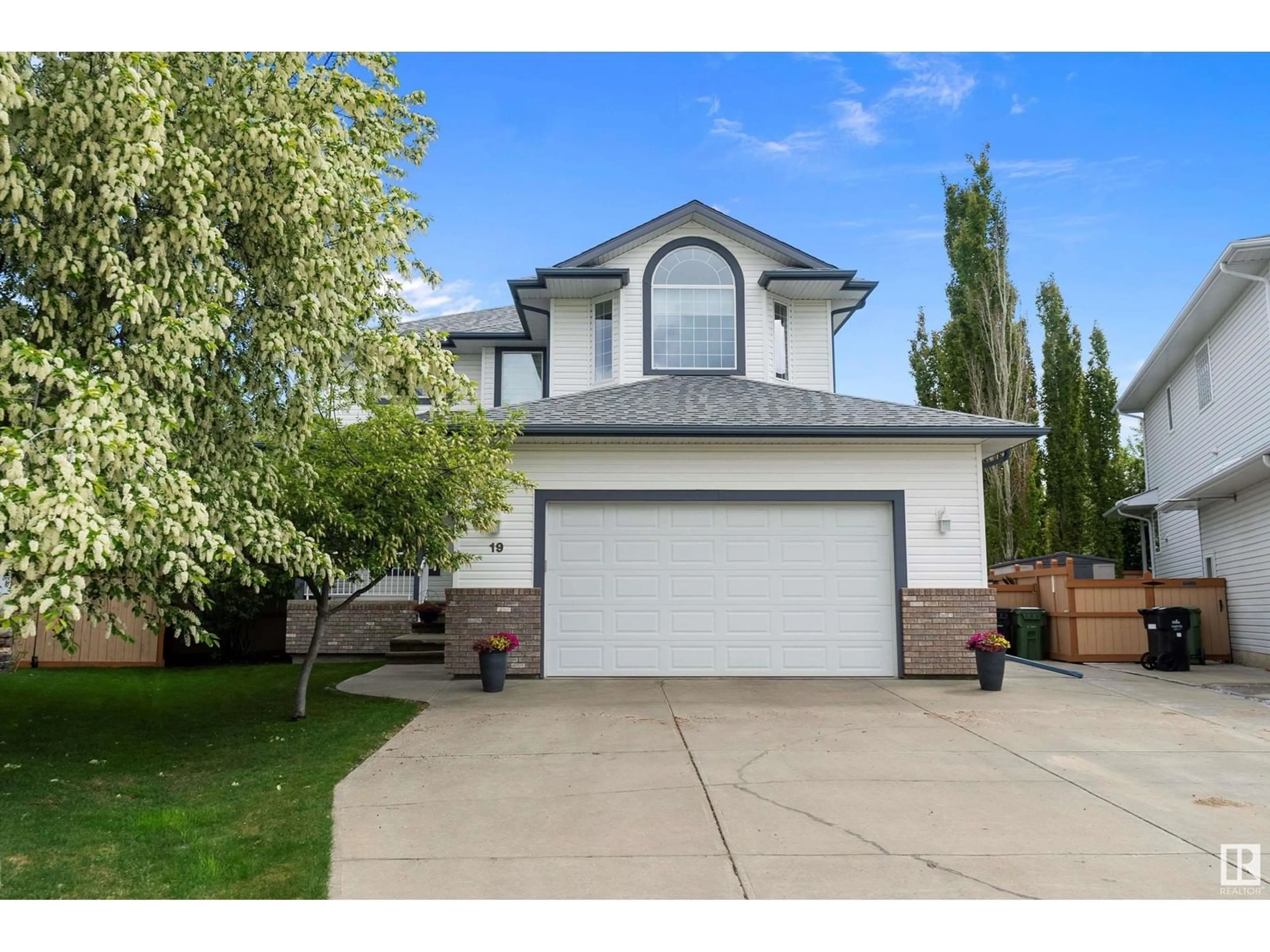 Home with vinyl exterior material, street for 19 WESTLIN CO, Leduc Alberta T9E8H5