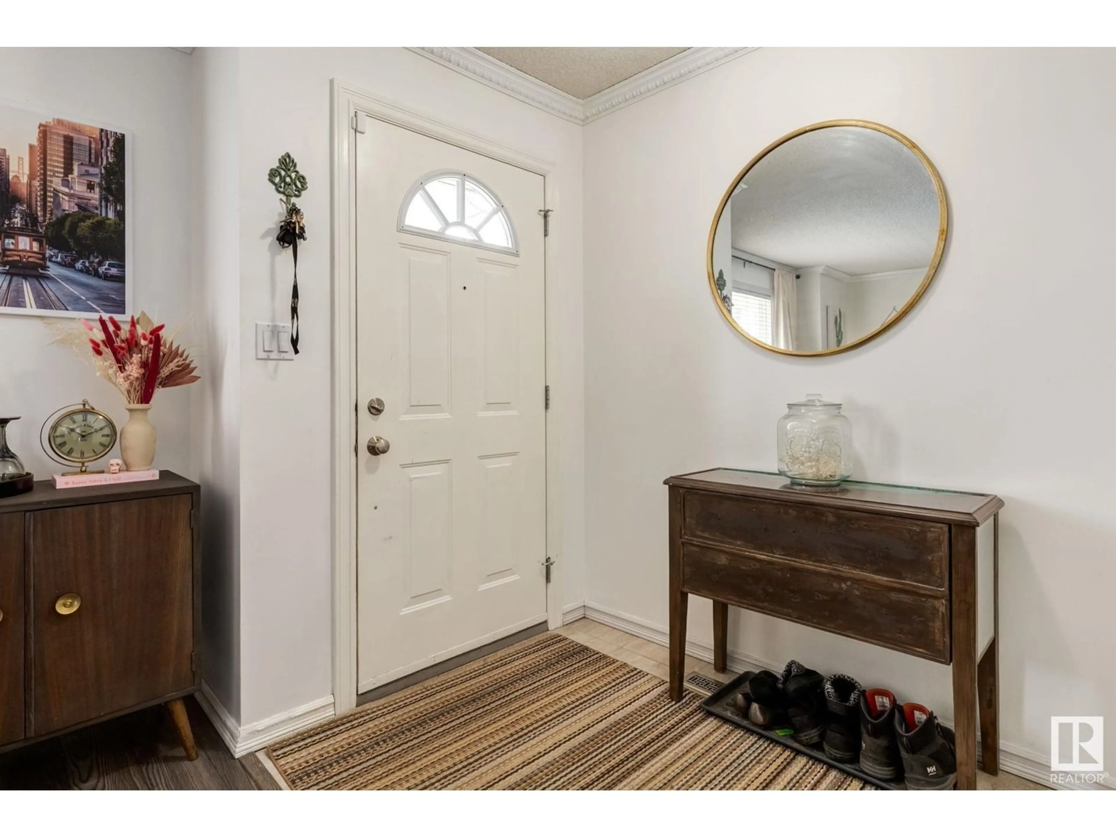 Indoor entryway for 3908 160 AV, Edmonton Alberta T5Y3J7
