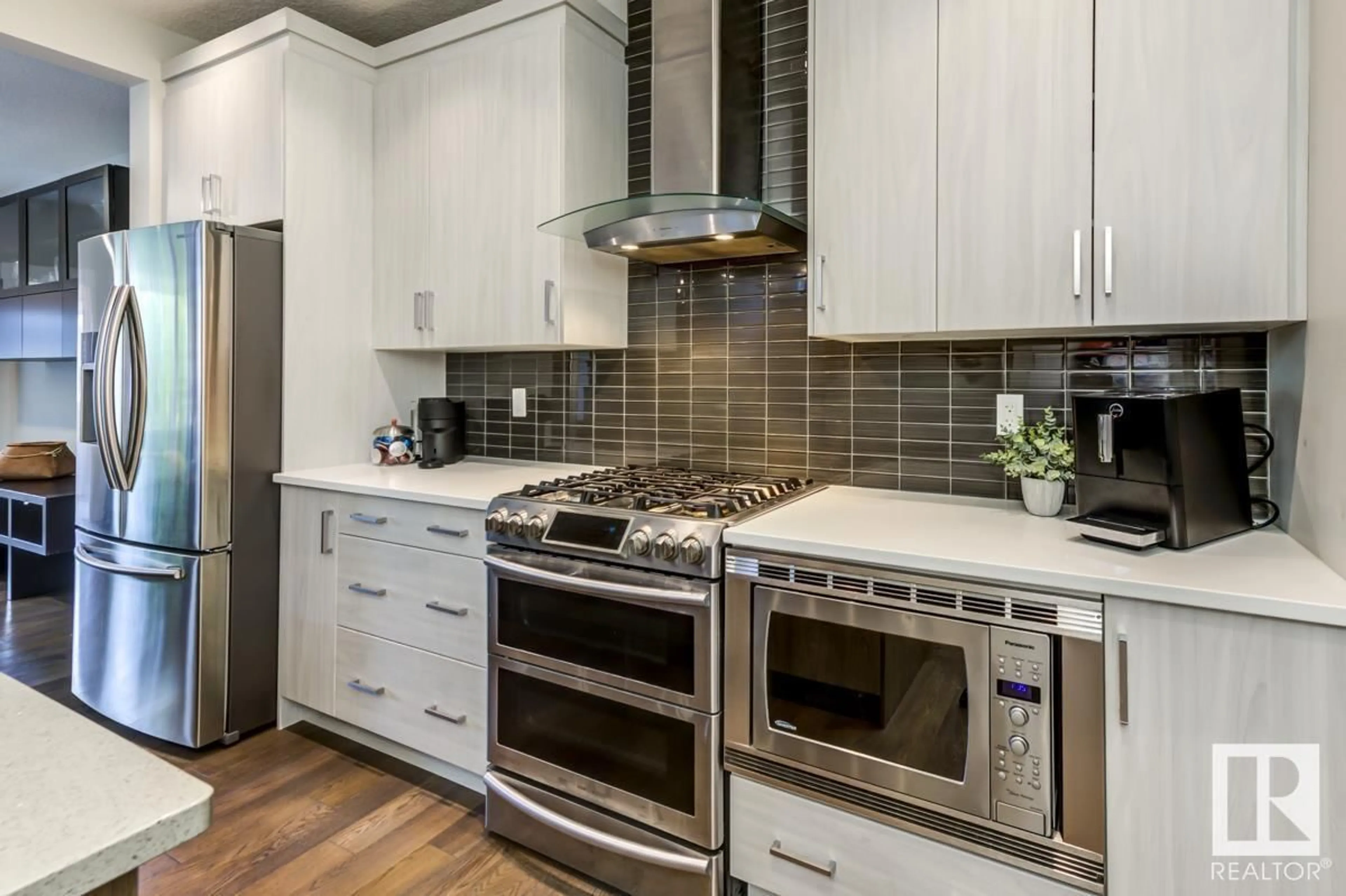 Contemporary kitchen, ceramic/tile floor for NW - 8727 77 AV, Edmonton Alberta T6C0L6