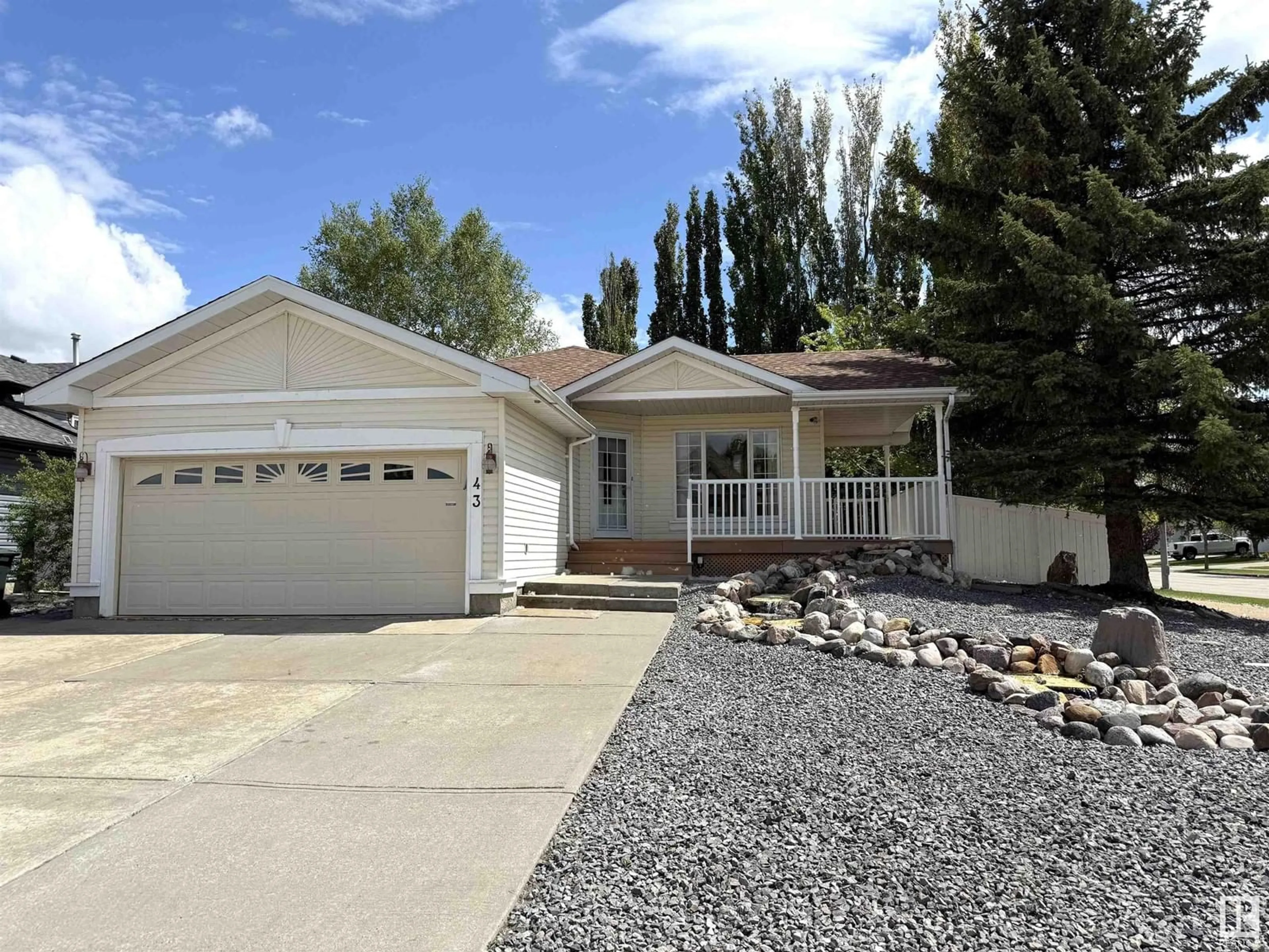 Home with vinyl exterior material, street for 43 AUGUSTA FAIRWAY CR, Stony Plain Alberta T7Z1Y7