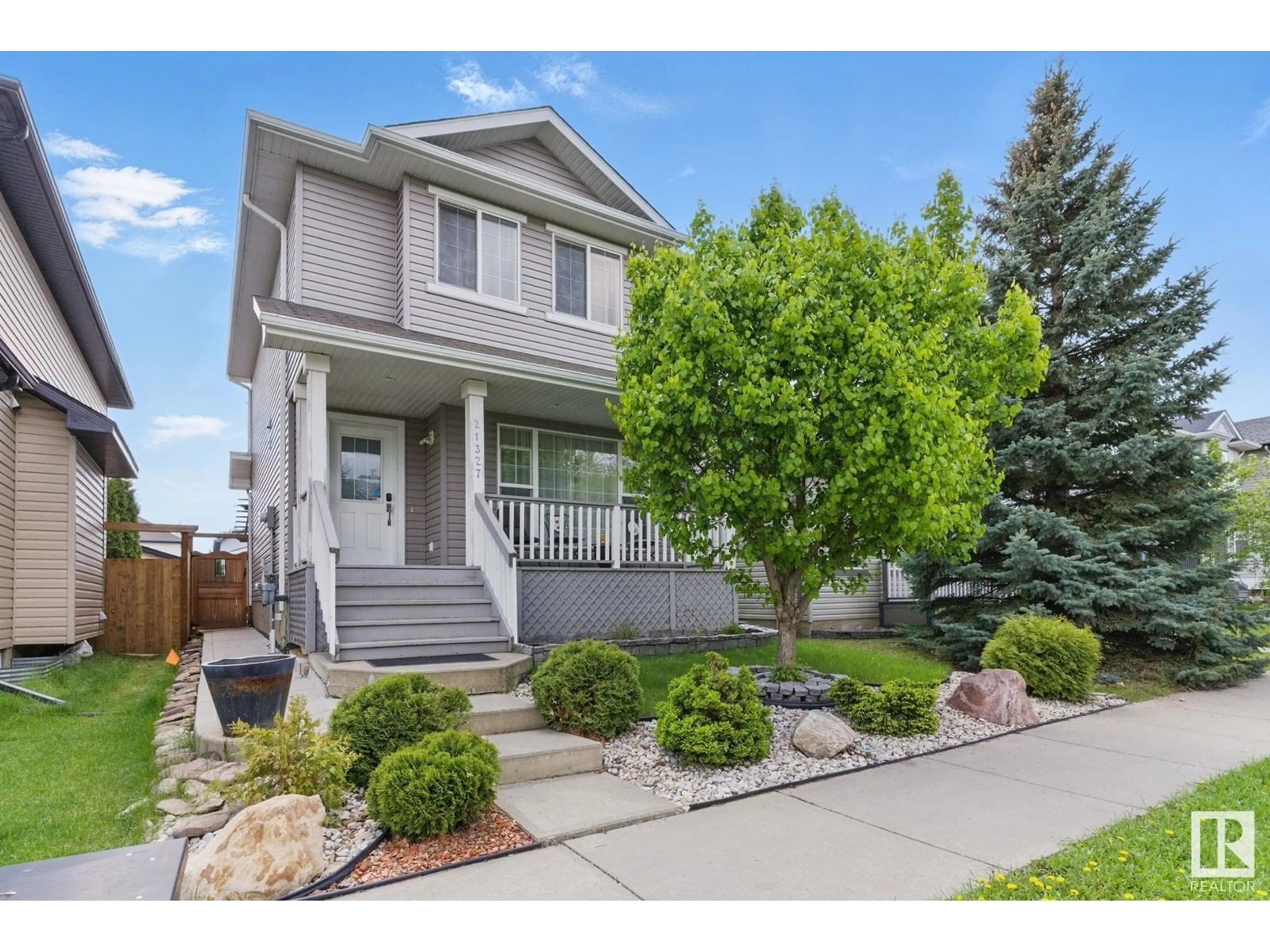Home with vinyl exterior material, street for NW - 21327 89 AV, Edmonton Alberta T5T6V4
