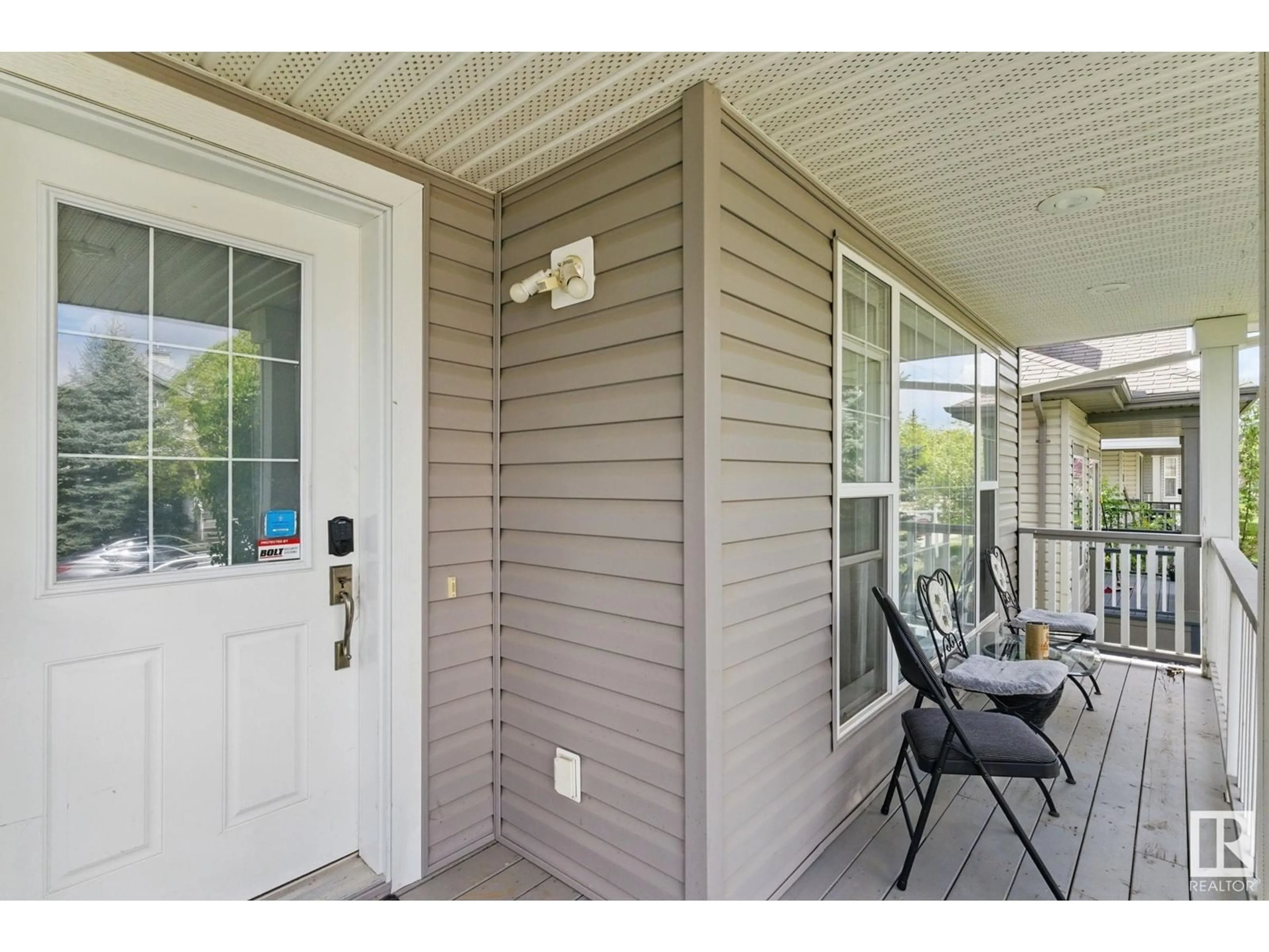 Indoor entryway for NW - 21327 89 AV, Edmonton Alberta T5T6V4