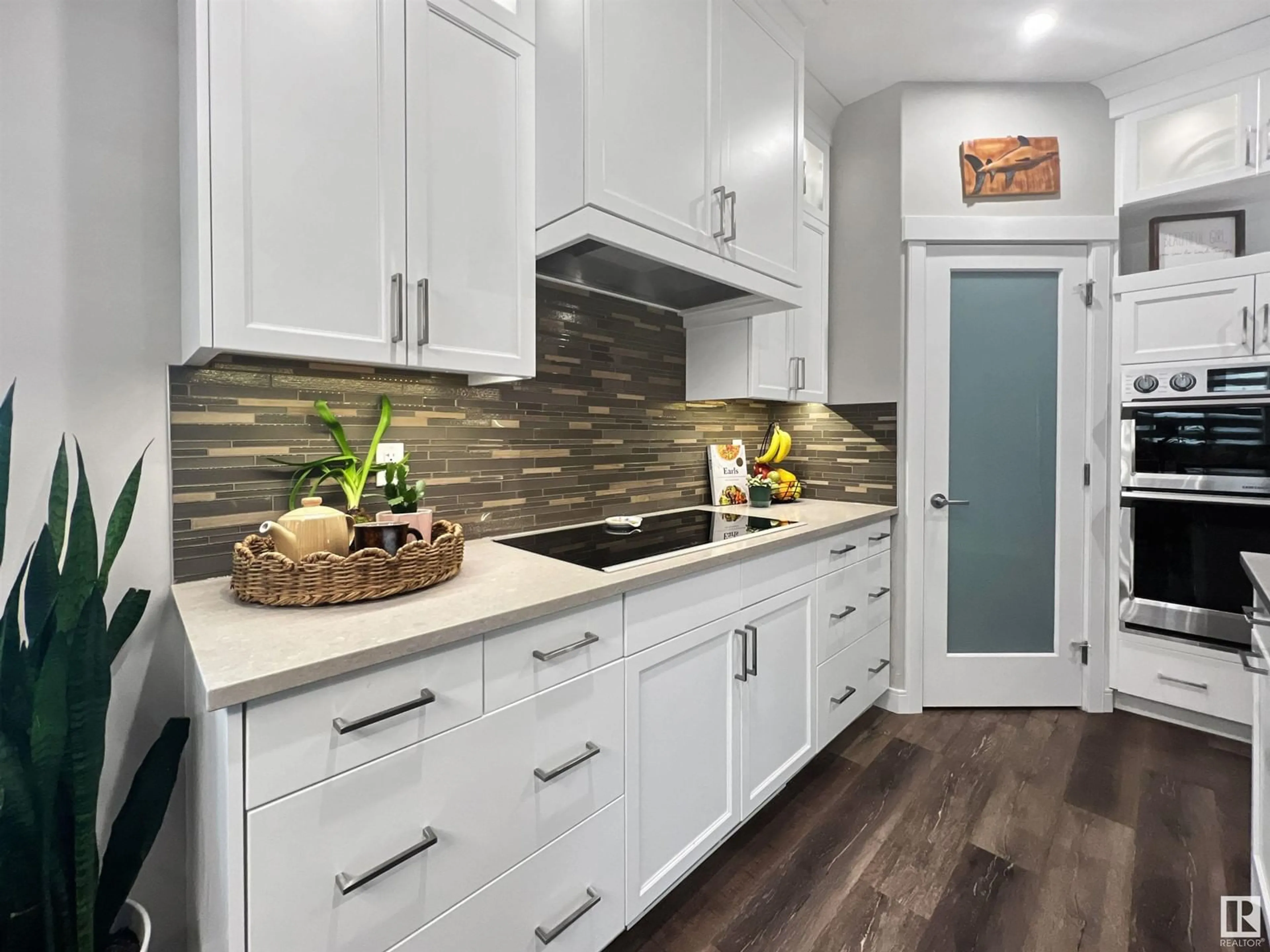 Contemporary kitchen, unknown for 6193 CARR RD, Edmonton Alberta T5E6Y5
