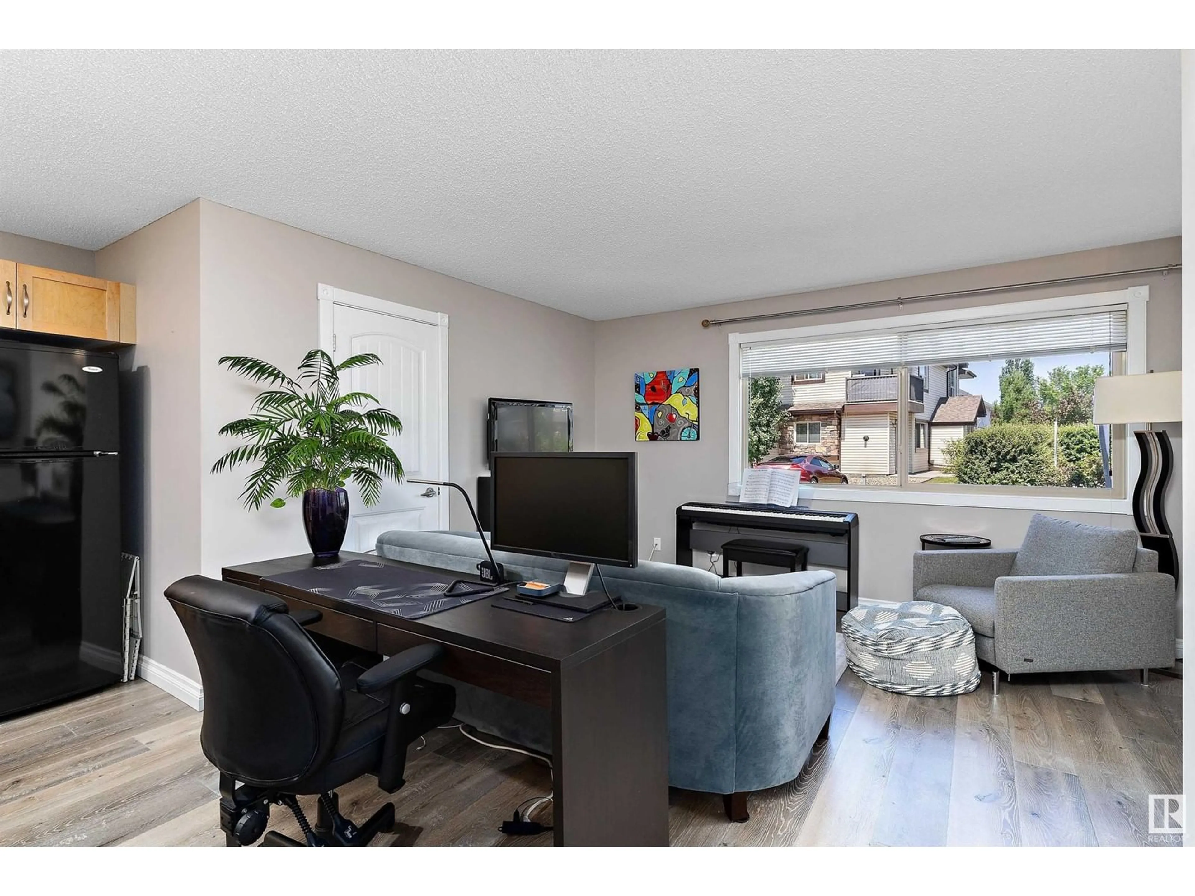 Living room with furniture, wood/laminate floor for SW - 89 604 62 ST, Edmonton Alberta T6X0K4