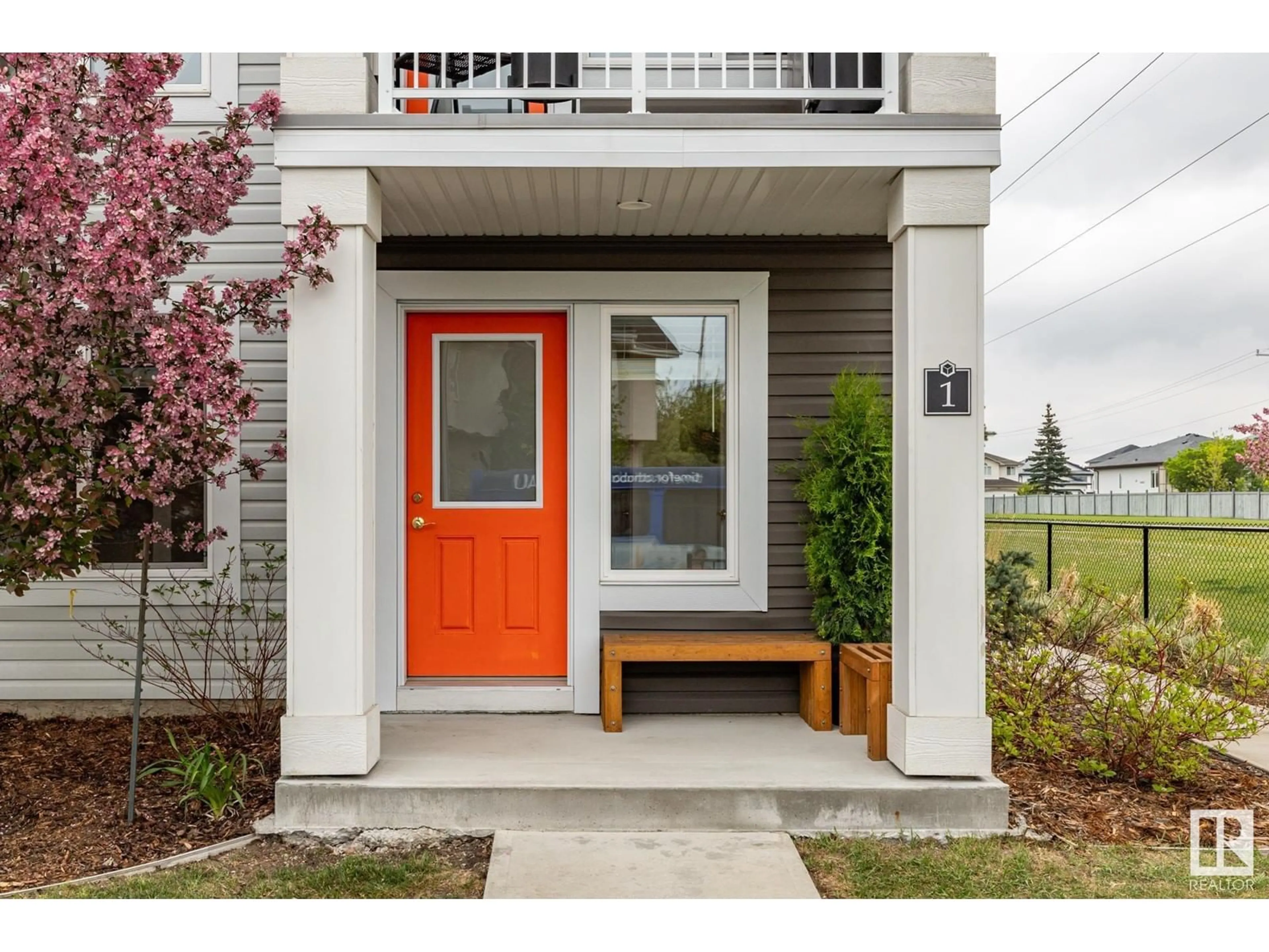 Indoor entryway for 16335 84 ST, Edmonton Alberta T5Z0S1