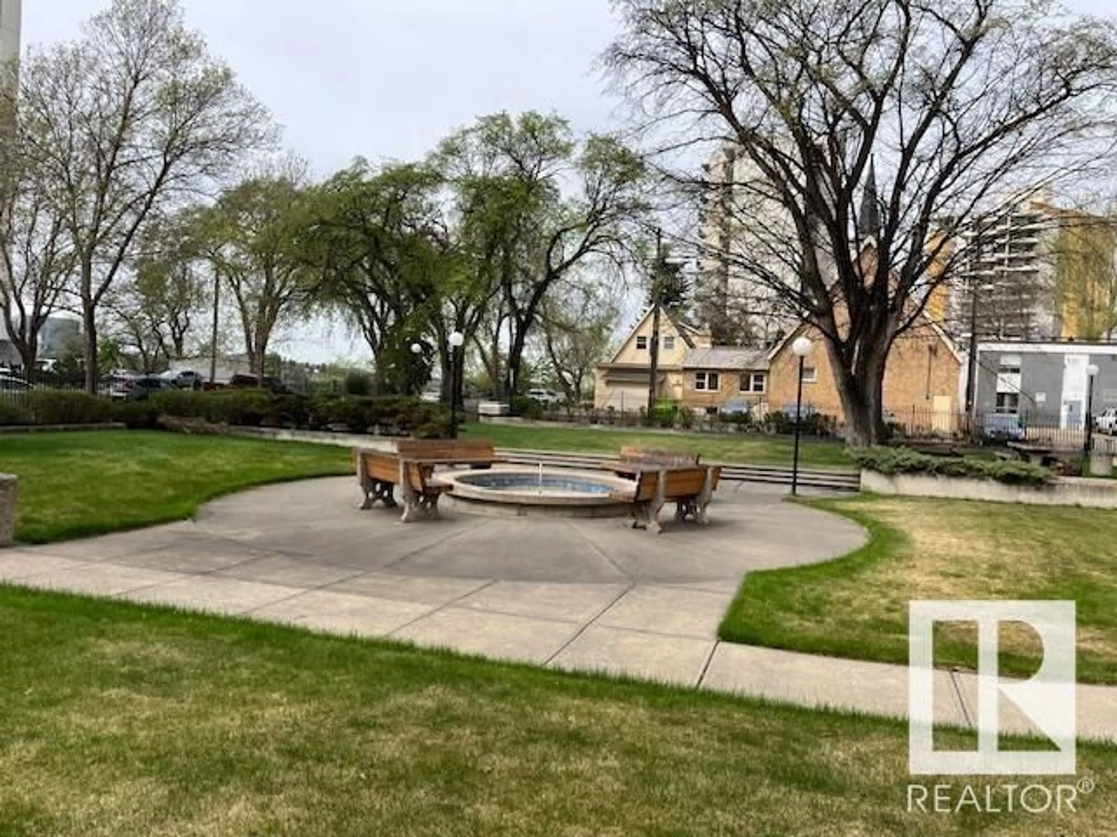Patio, unknown for 9916 - 905 113 ST, Edmonton Alberta T5K2N3