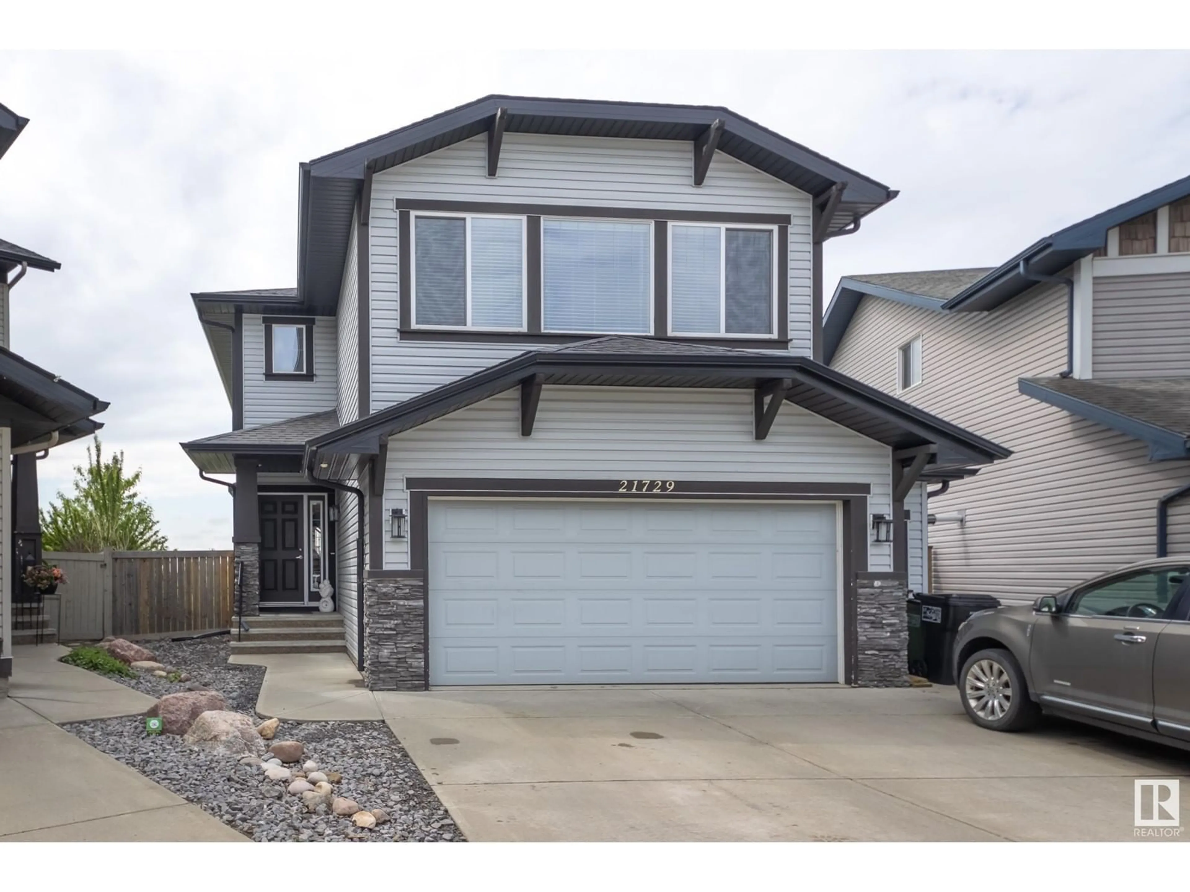 Home with vinyl exterior material, street for 21729 94A AV, Edmonton Alberta T5T1M9