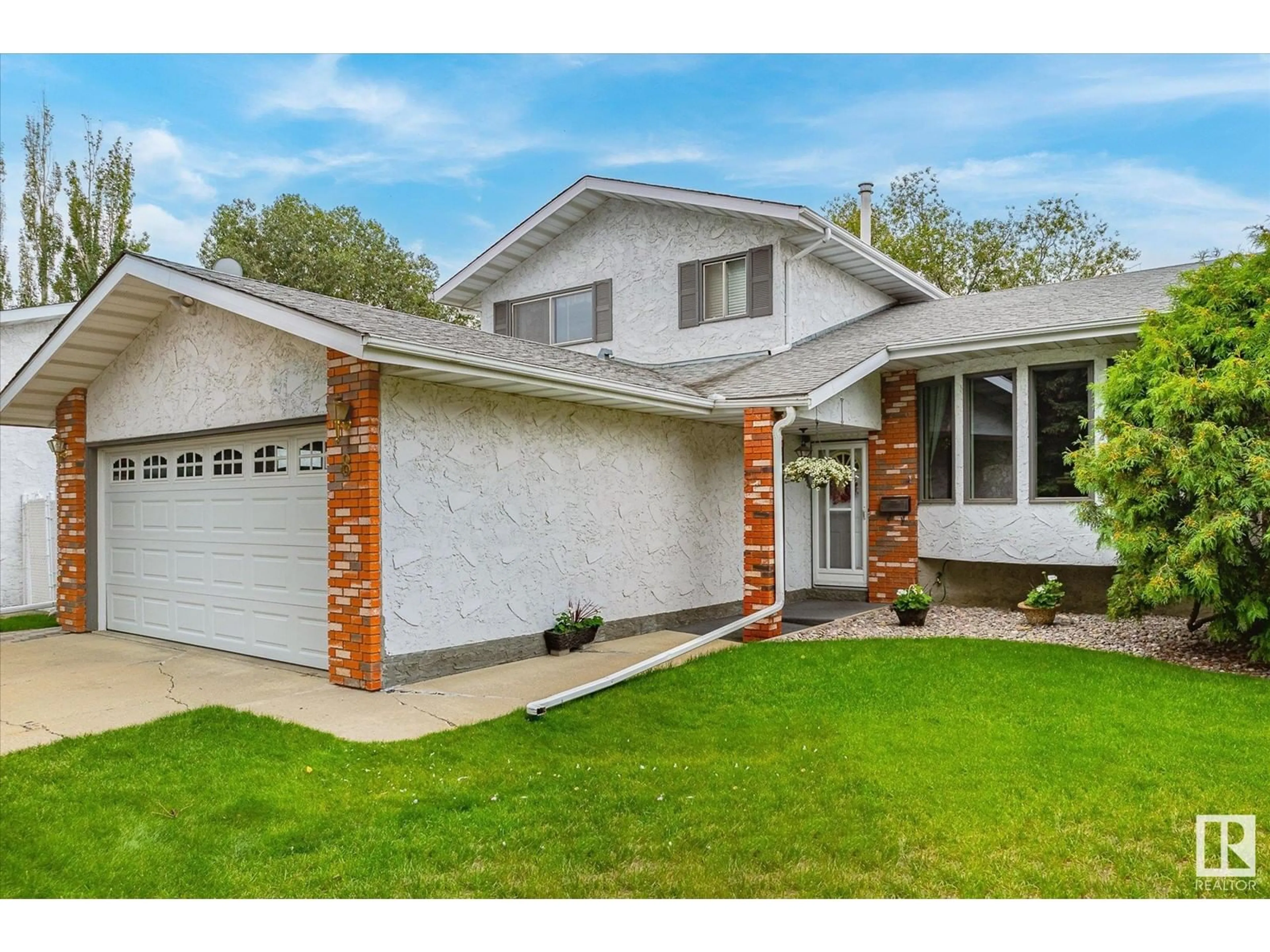 Home with vinyl exterior material, street for 8 WAVERLEY CR, Spruce Grove Alberta T7X1N4