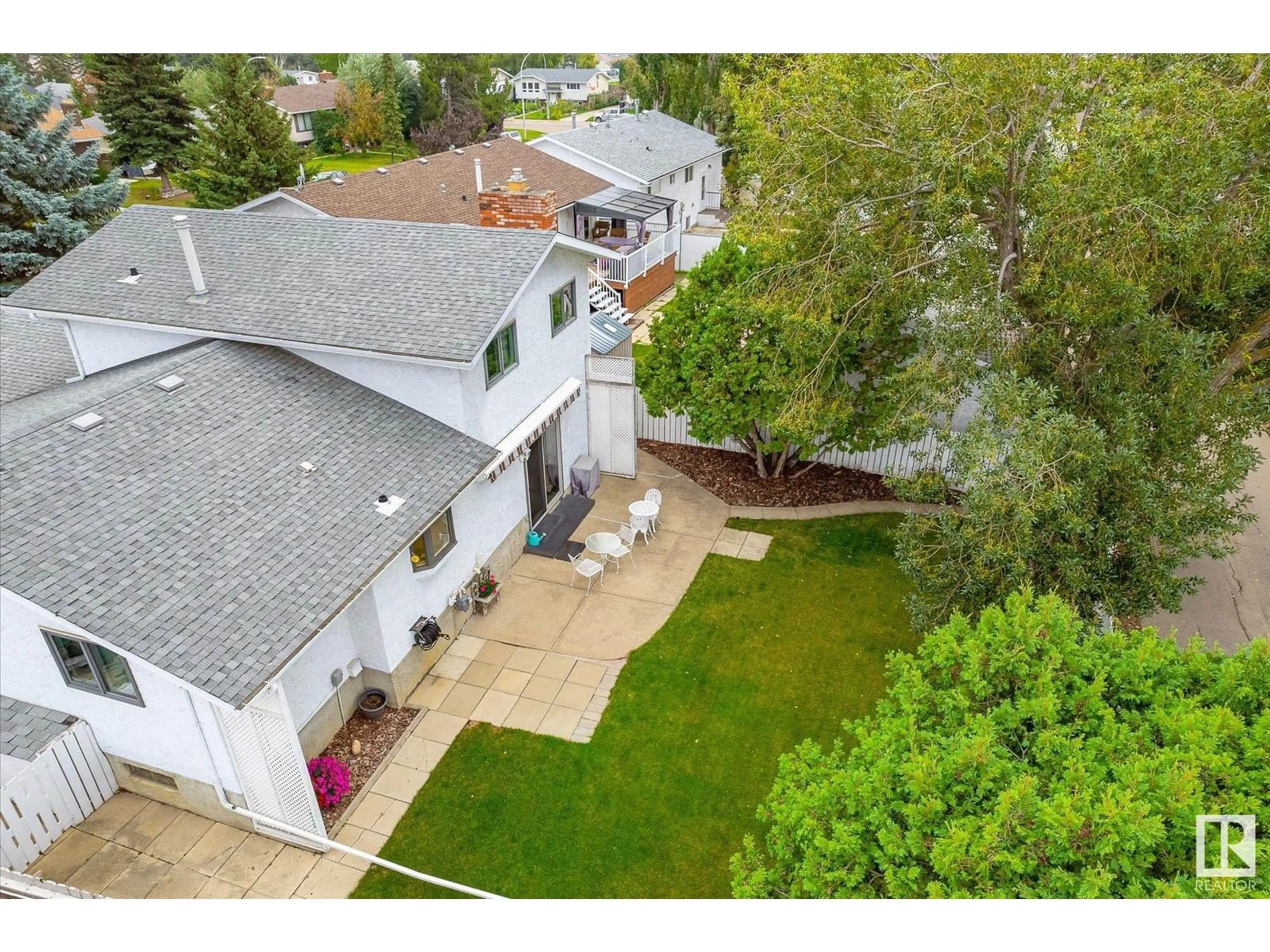 A pic from outside/outdoor area/front of a property/back of a property/a pic from drone, street for 8 WAVERLEY CR, Spruce Grove Alberta T7X1N4