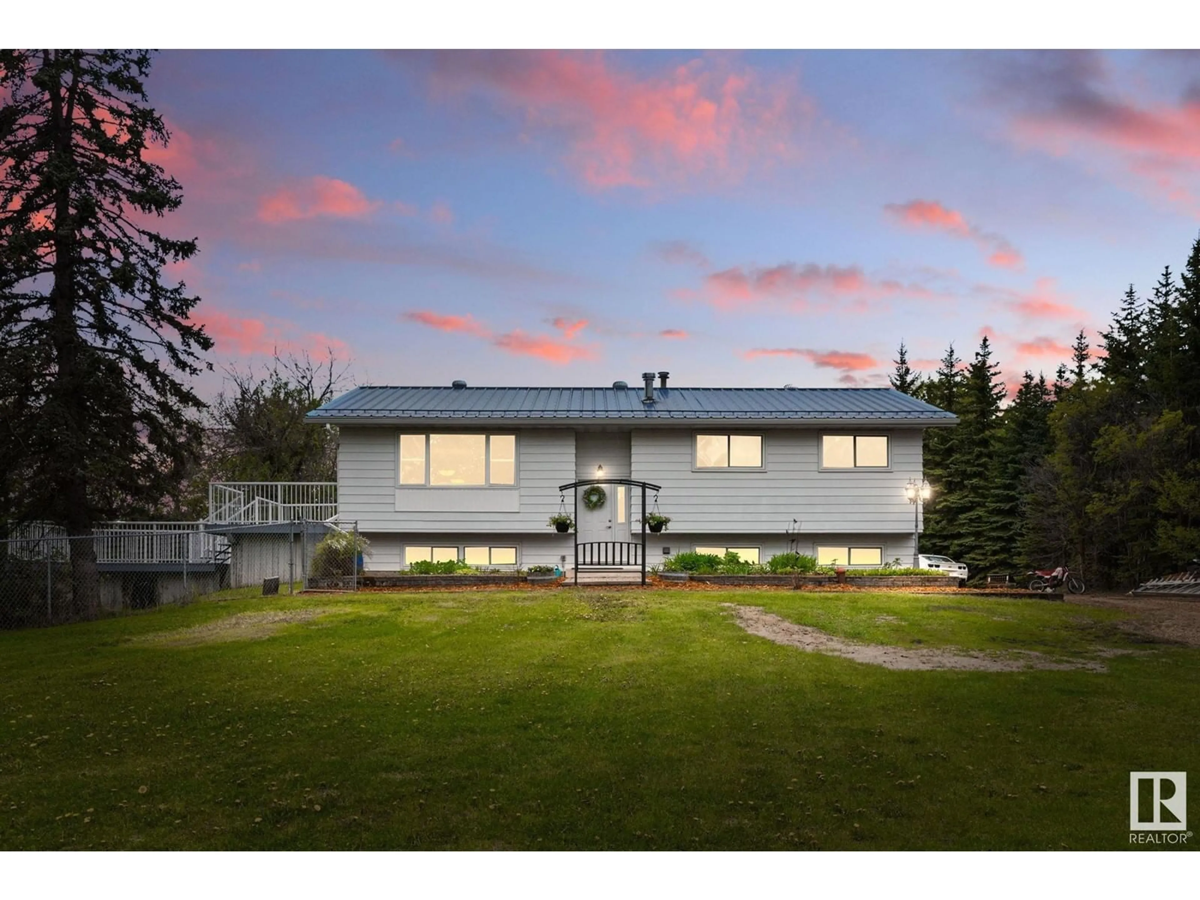 A pic from outside/outdoor area/front of a property/back of a property/a pic from drone, unknown for 53046 - 73 RGE ROAD 222 RGE ROAD, Rural Strathcona County Alberta T8E2E8