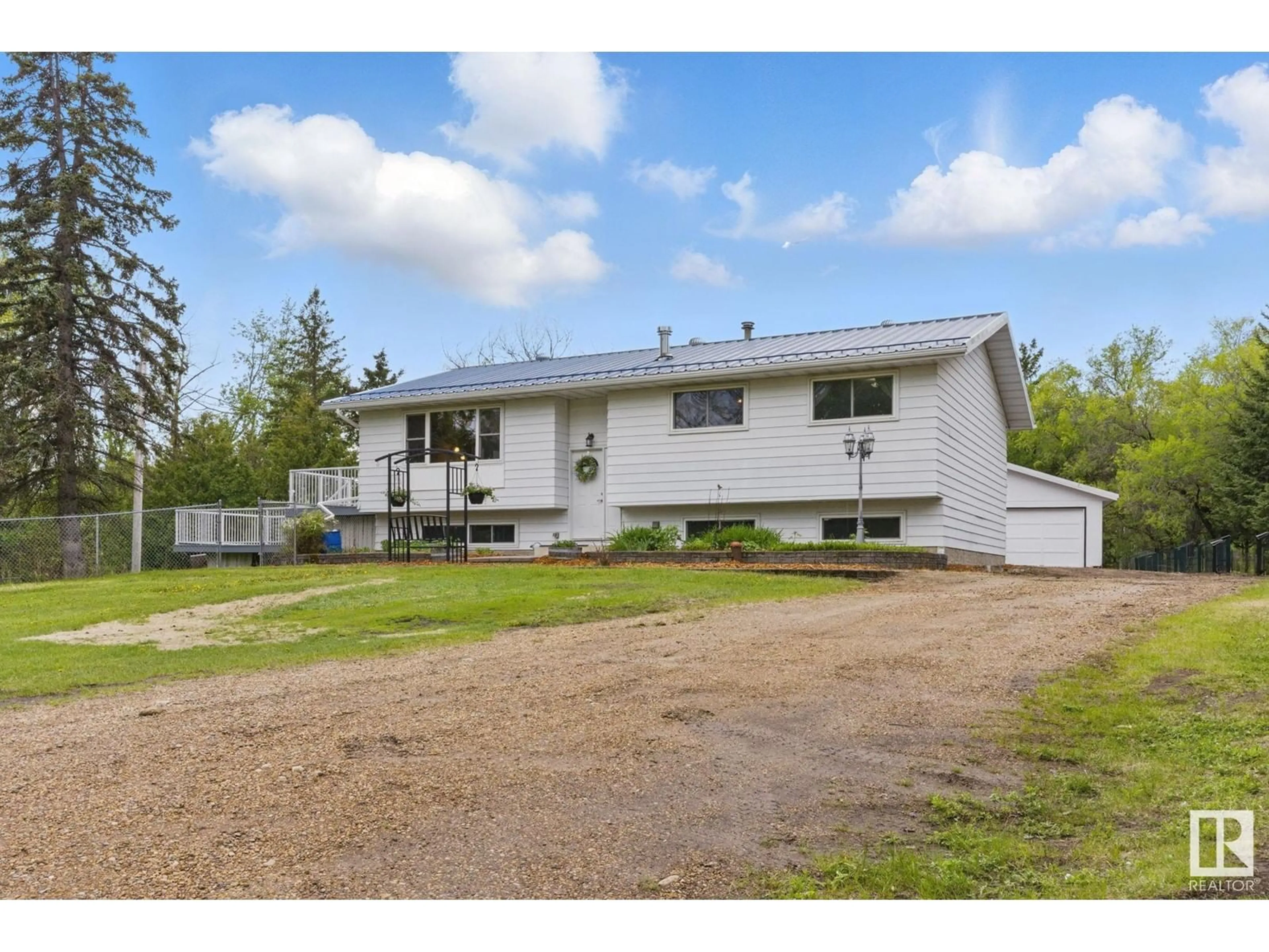 A pic from outside/outdoor area/front of a property/back of a property/a pic from drone, building for 53046 - 73 RGE ROAD 222 RGE ROAD, Rural Strathcona County Alberta T8E2E8